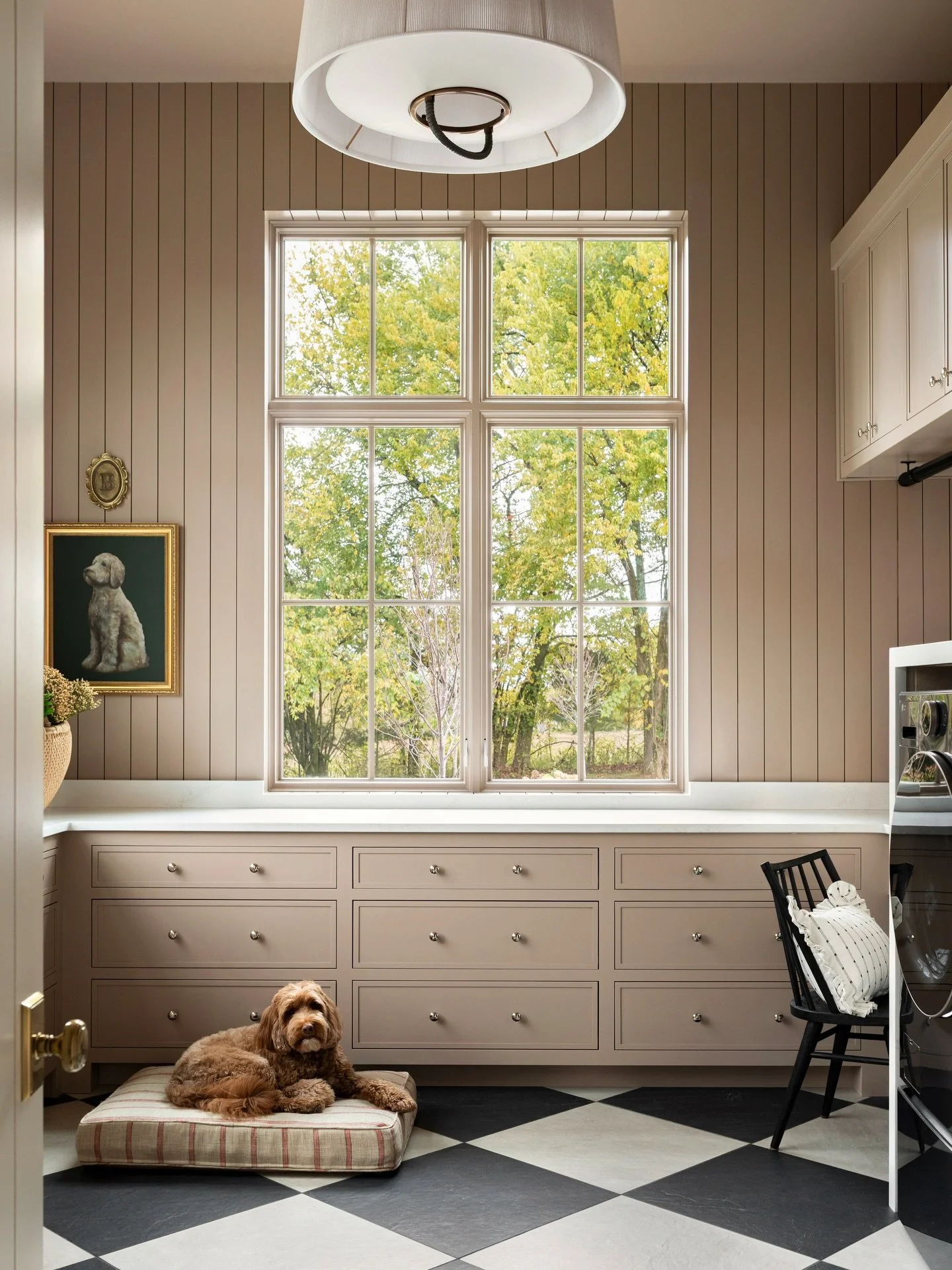 A favorite moment from this shoot last fall, because how can you not love that sweet face? Peep the dog portrait on the wall (which was actually just a happy accident of a find for the homeowner!)
Photography &ndash; @carolinesharpnack 
Architect &nd