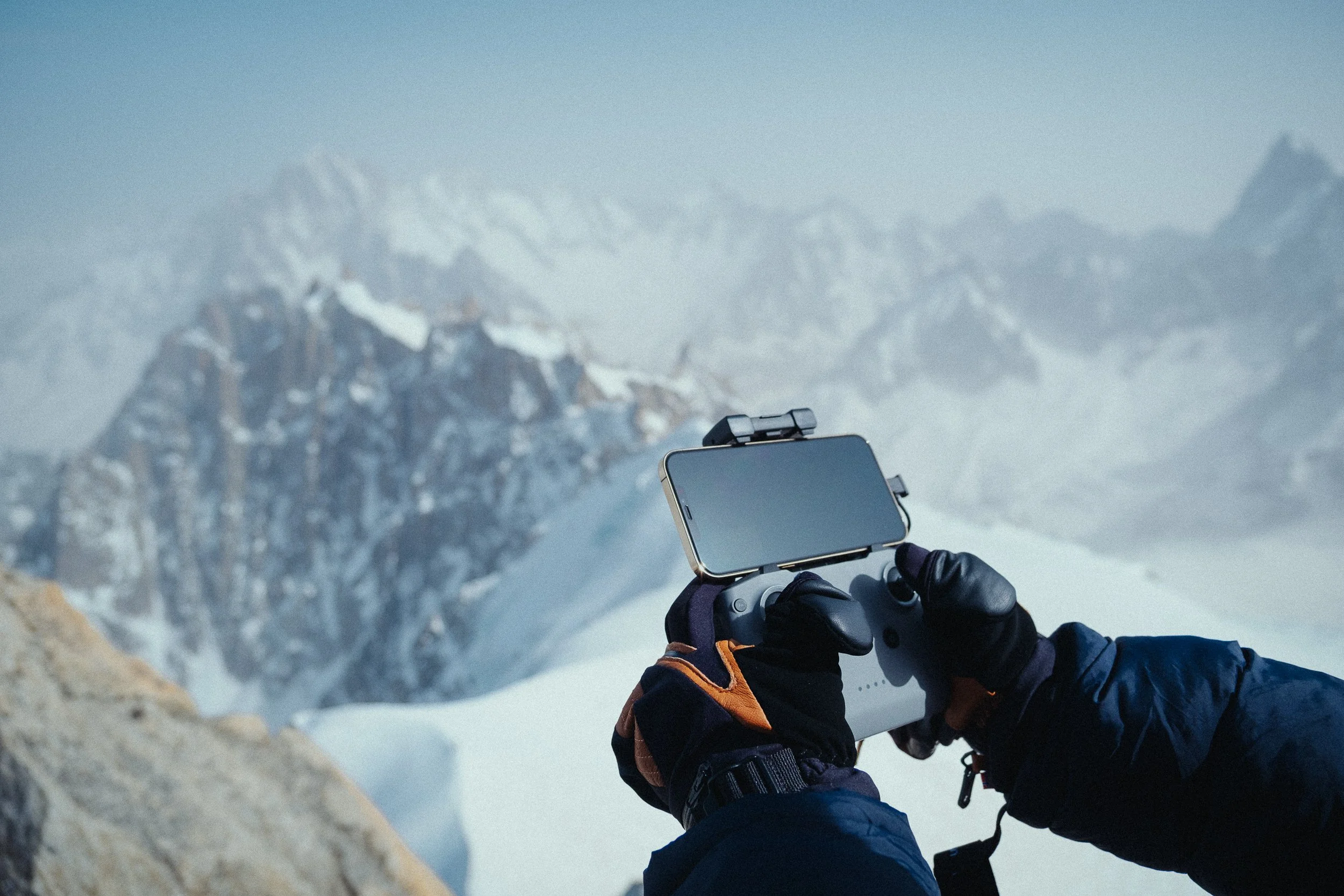 My Favourite Gloves For Photography - Vallerret Skadi Zipper Mitt