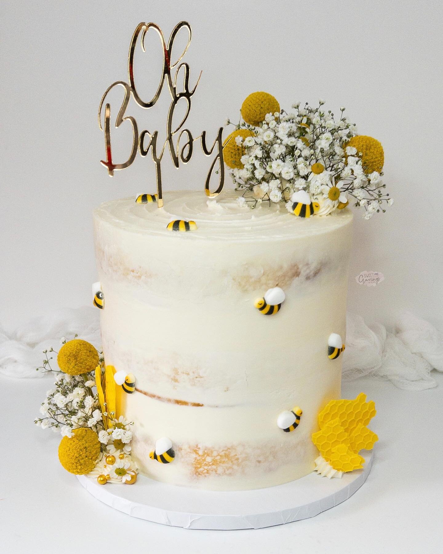 The best part of being a cake artist is being part of such memorable &amp; beautiful moments 🥰 

🎂: 8&rdquo; Vanilla Cake with Lemon Curd, Fresh Berries &amp; Vanilla Buttercream 
Oh Baby Topper by @designsisterslv 

Have an event? I&rsquo;m bookin