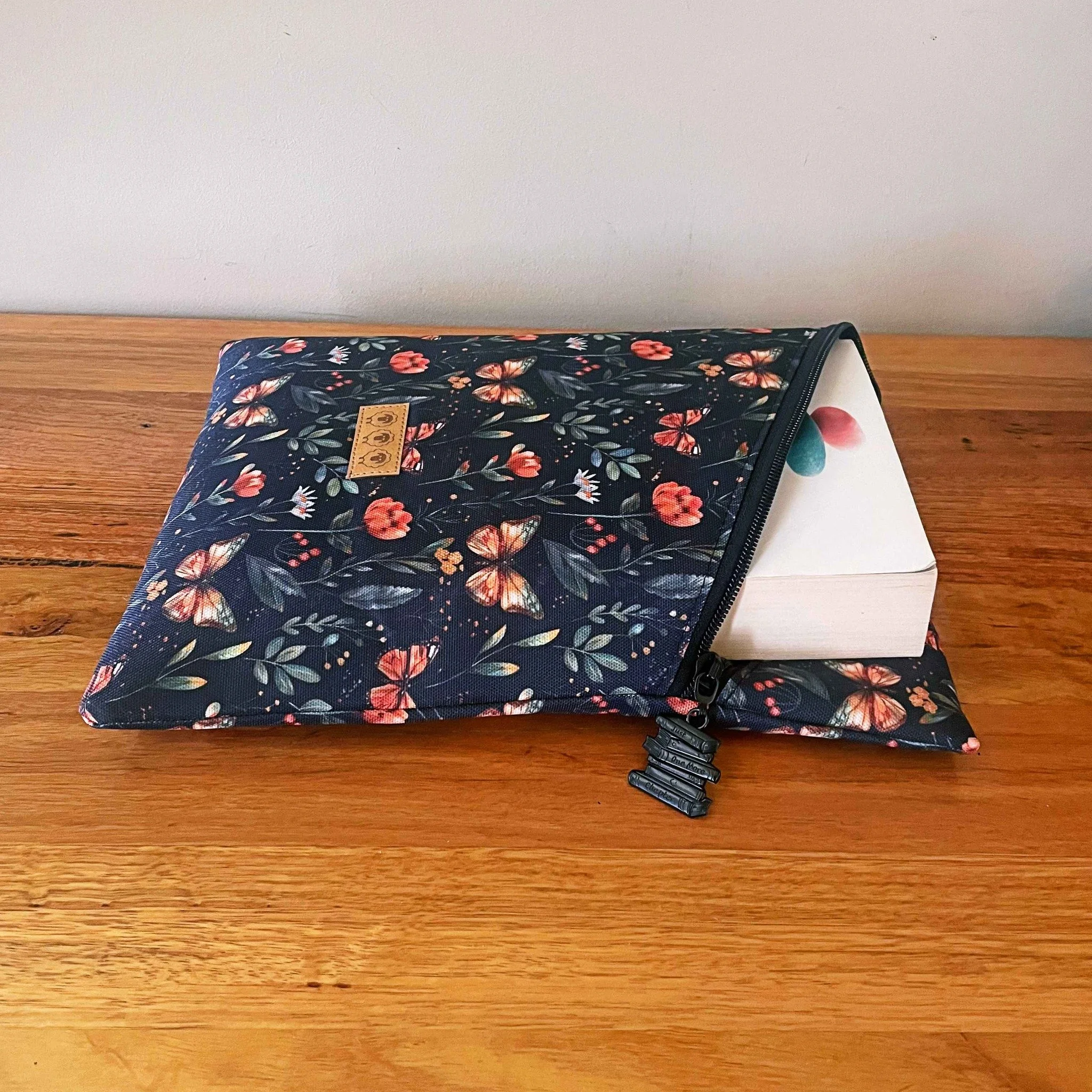 Have l told you about Book Sleeves?? 🤔
&bull;water resistant 
&bull;large enough for a trade paperback / kindle / iPad 11
&bull;padded with foam