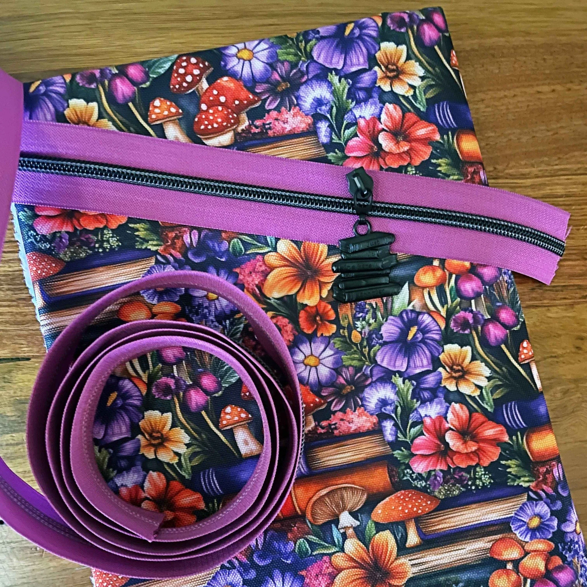 New fabric + new zip + new zipper pull 
= NEW BOOK SLEEVES