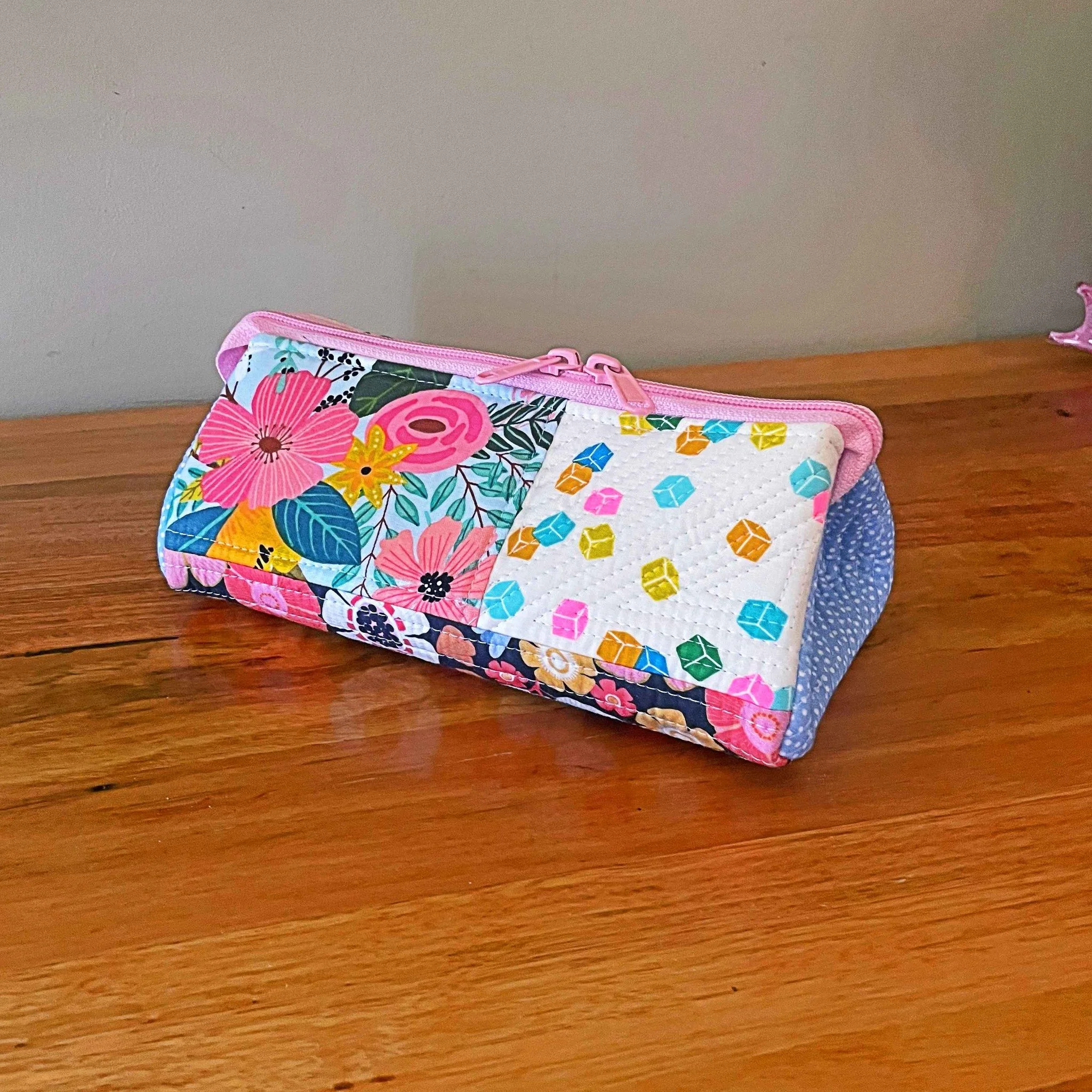 Boom 💥💥💥
Starting 2026 with a new pattern and a little quilting. 
l haven't sewn in over 2 weeks. So l was overdue for a making fix.
This has taken the edge off.