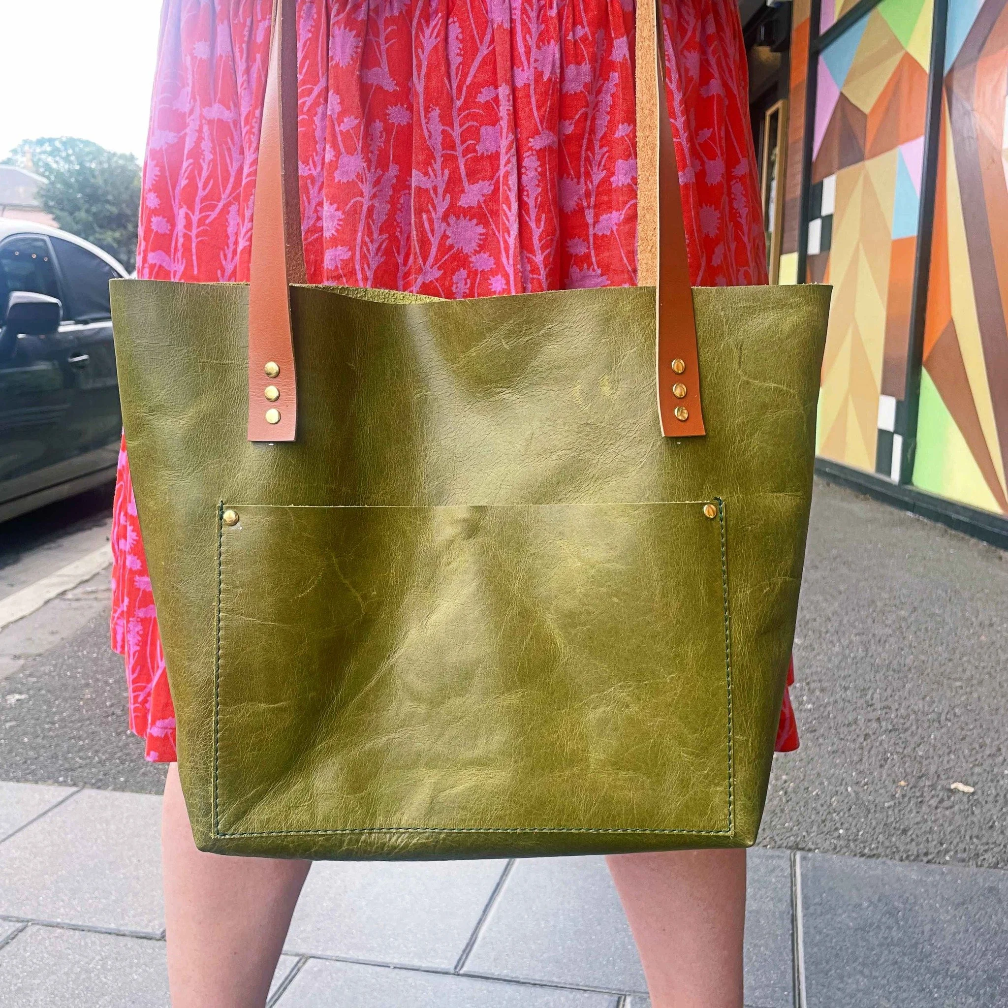 To Do List:
&bull; new thread for industrial sewing machine ✅
&bull; new top stitch walking foot for sewing machine ✅
&bull; make first raw leather tote ✅