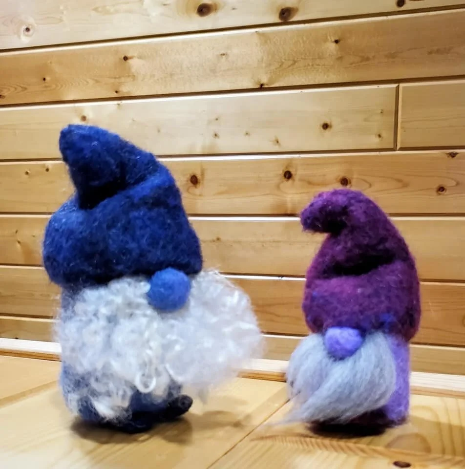 Blue and purple Tomte/Nisse.