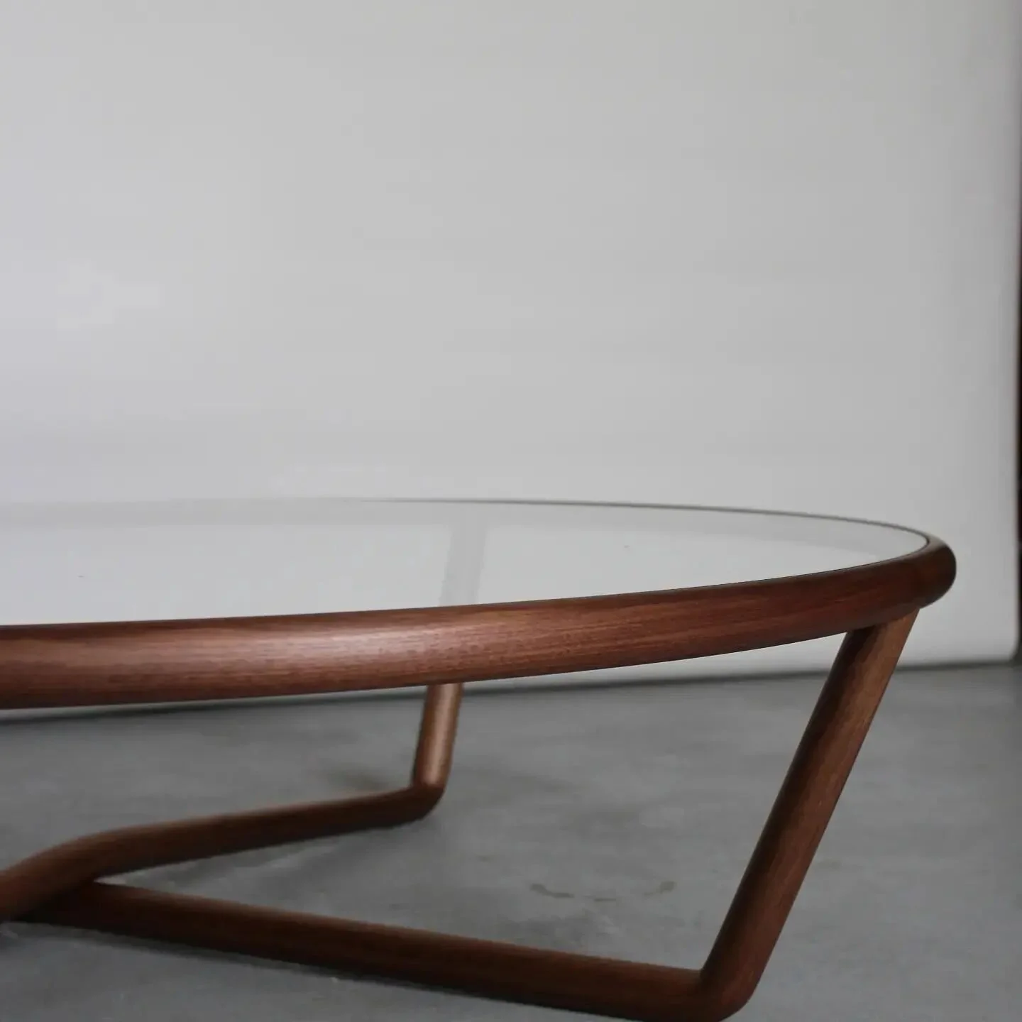 Coffee table in American Walnut and Glass. 

Designed by @billymaynard_

#furniture #furnituredesign #australianmade #furnituremaker #americanwalnut #walnut #glass #coffeetable #interiordesign #interiors #lamination #woodworking #handcraftedfurniture