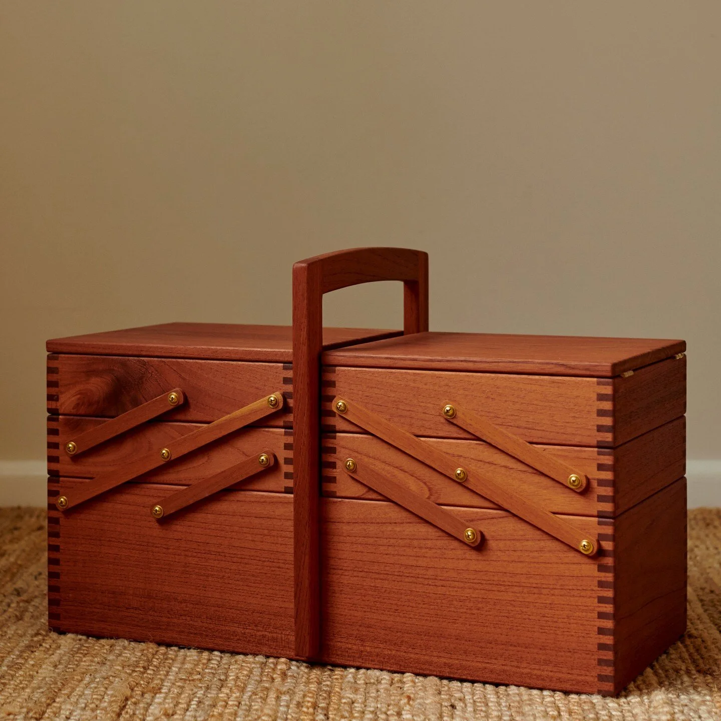 Sewing Box made from Australian Red Cedar.

Finger Joints cut on the @pantorouter.usa 

Photos by @saskiawilson 

#furniture #furnituredesign #australianmade #furnituremaker #woodworking #bespokefurniture #interiordesign #sewing #sewingbox #sewing #a