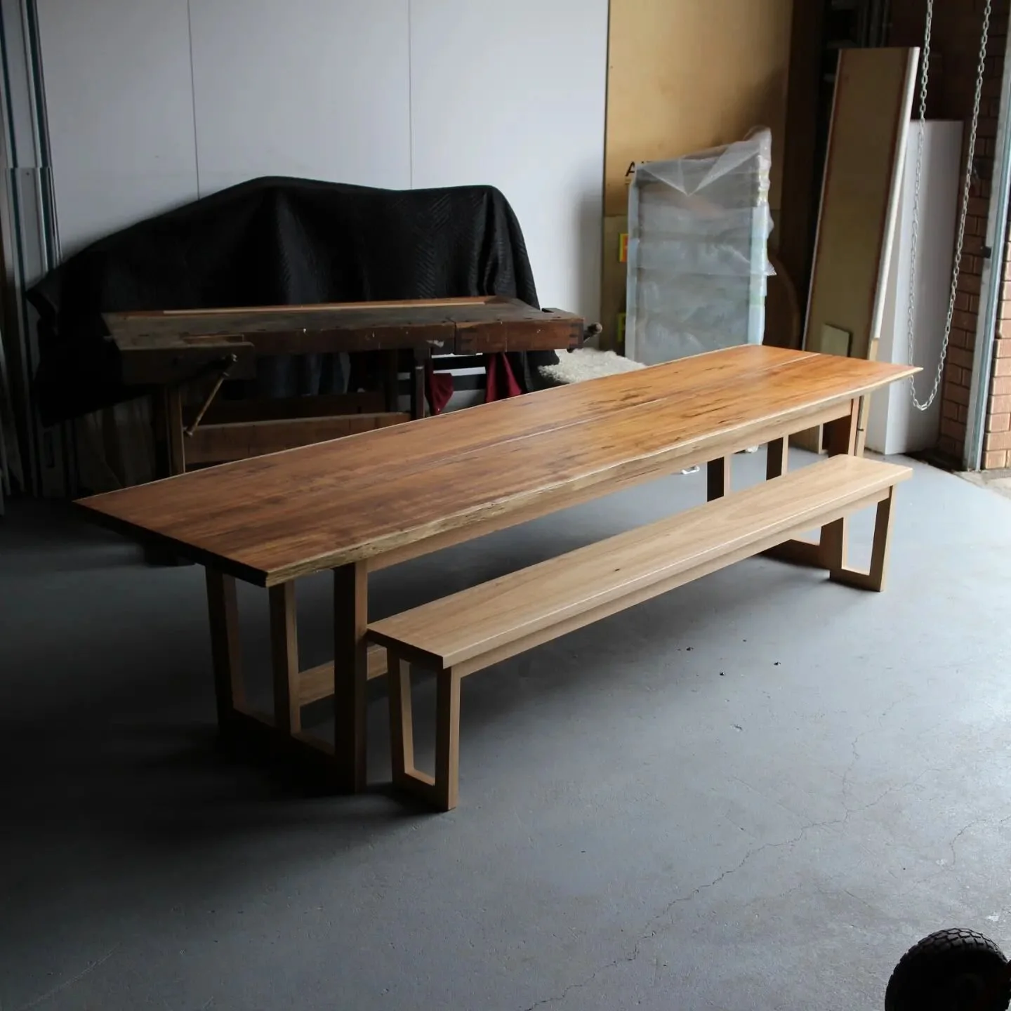 Black Wattle slab top and Blackbutt frame and bench. Black Wattle slab from @topazsustainabletimbers. All joinery the joinery for this one was cut on the @pantorouter.usa

#furniture #australianmade #furnituremaker #furnituredesign #woodworking #livo