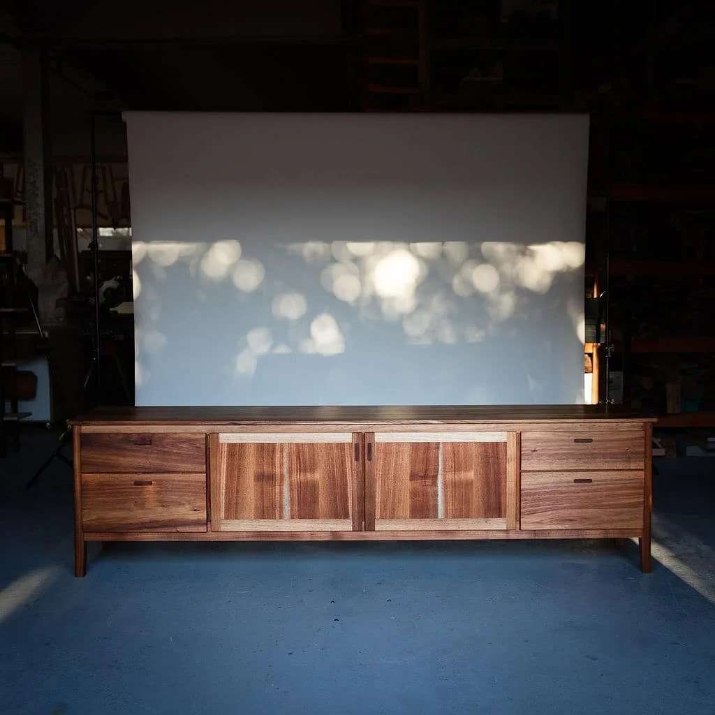 Blackwood Sideboard with Coachwood drawers. A combination of solid timber and shop sawn veneers. Blackwood from @foursquaretimbers.
Photos by @stephaniesimcox

#furniture #australianmade #furnituremaker #furnituredesign #woodworking #livosaustralia #