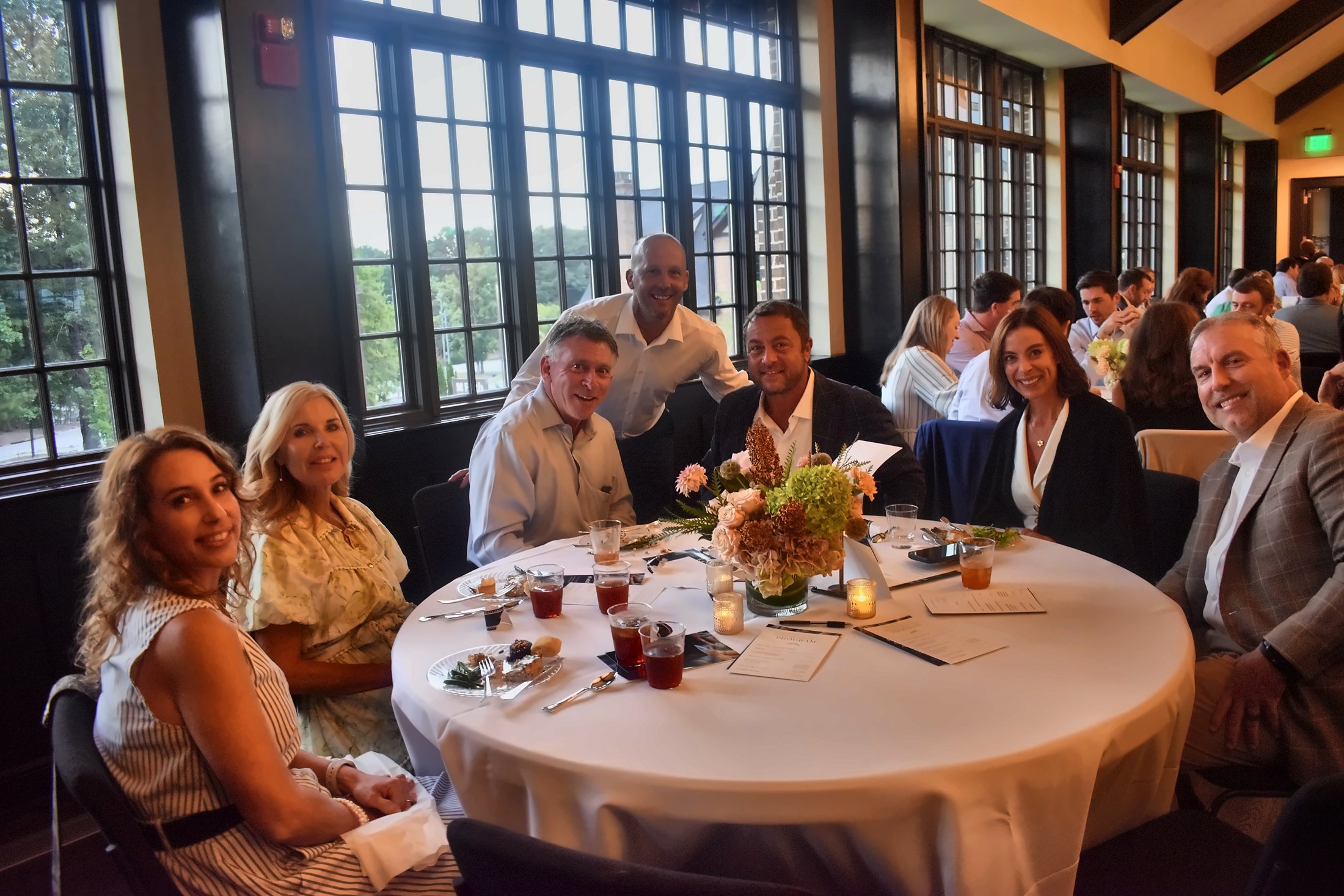 03_table-guests_enhanced.jpg