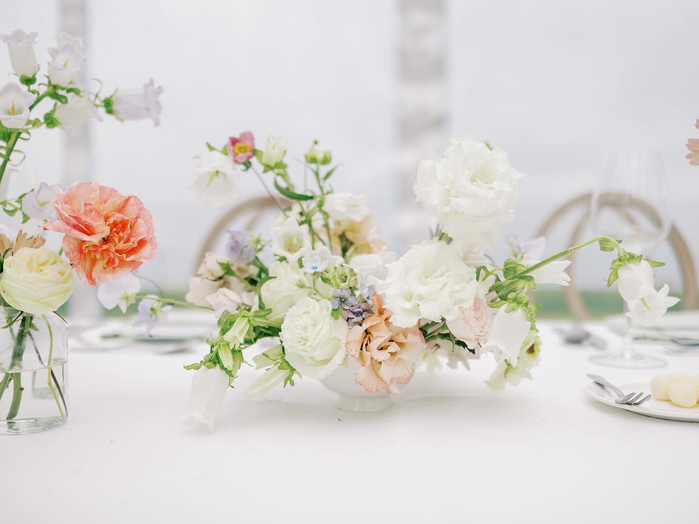 Flowers make every table design complete 😌
.
.
.
#niagaraflorist #torontoflorist #adelaideflorist #adelaidewedding #adelaideweddingflorist#flowermagic #fineartflowers #floralart #weddingflowers #weddings2024 #torontoweddingflorist #brides2024 #weddi
