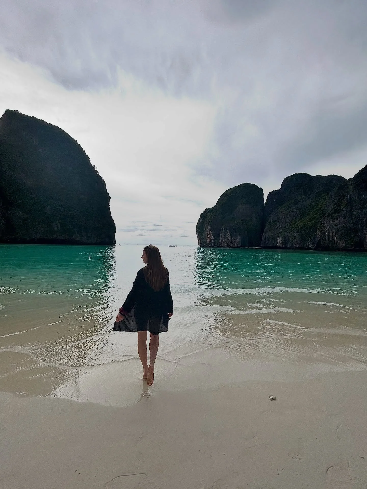 Always missing Thailand a little extra this time of year 🌊🌴🏮 

Please enjoy these pics from 3 years ago I never posted 

#thailand #birthdaytrip #phuket #chiangmai #yipenglanternfestival #thailandtravel #visitthailand #lanternfestival #asiatravel 