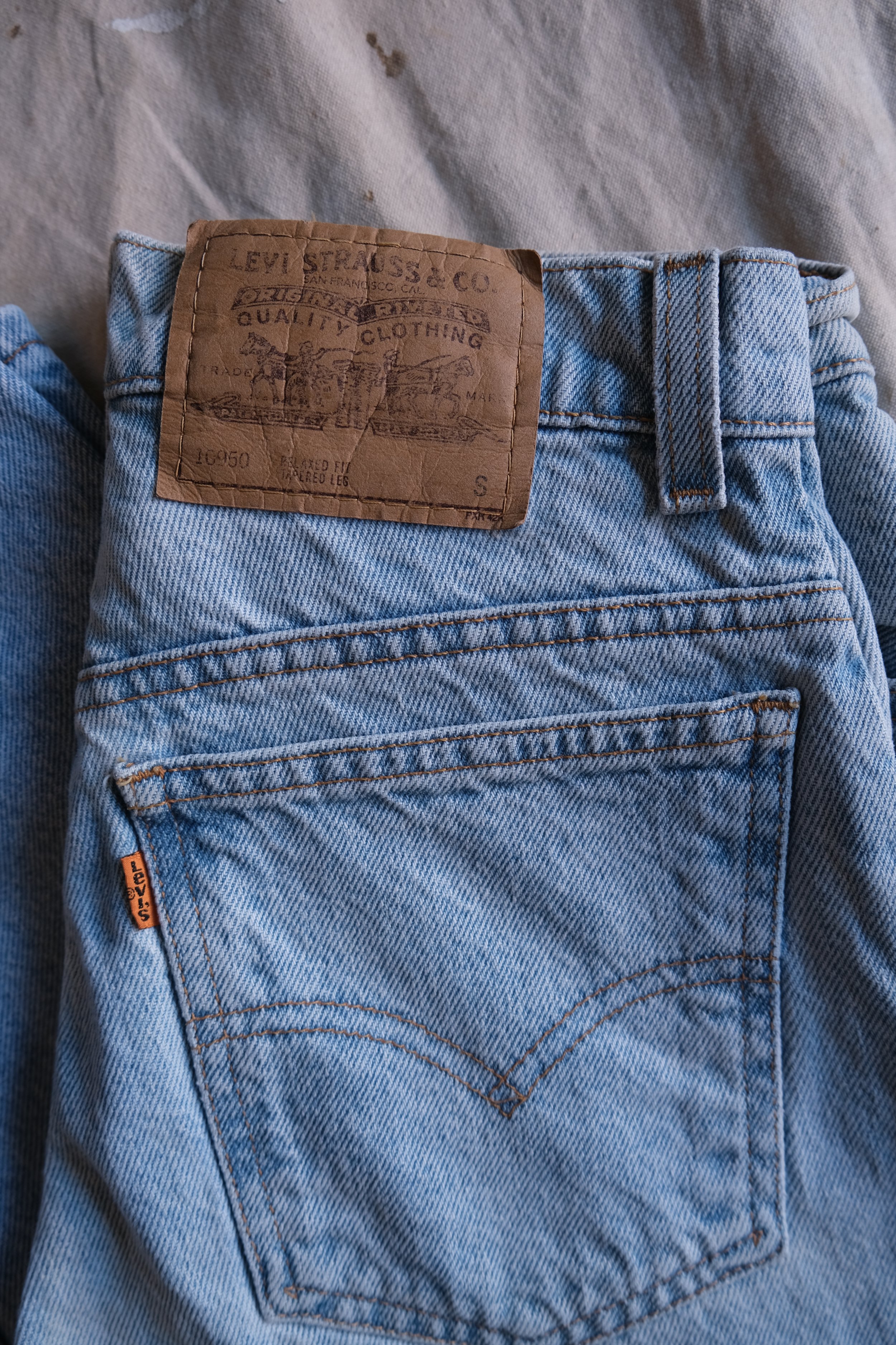 27 x Levis Orange Tab Relaxed Fit Tapered Leg —