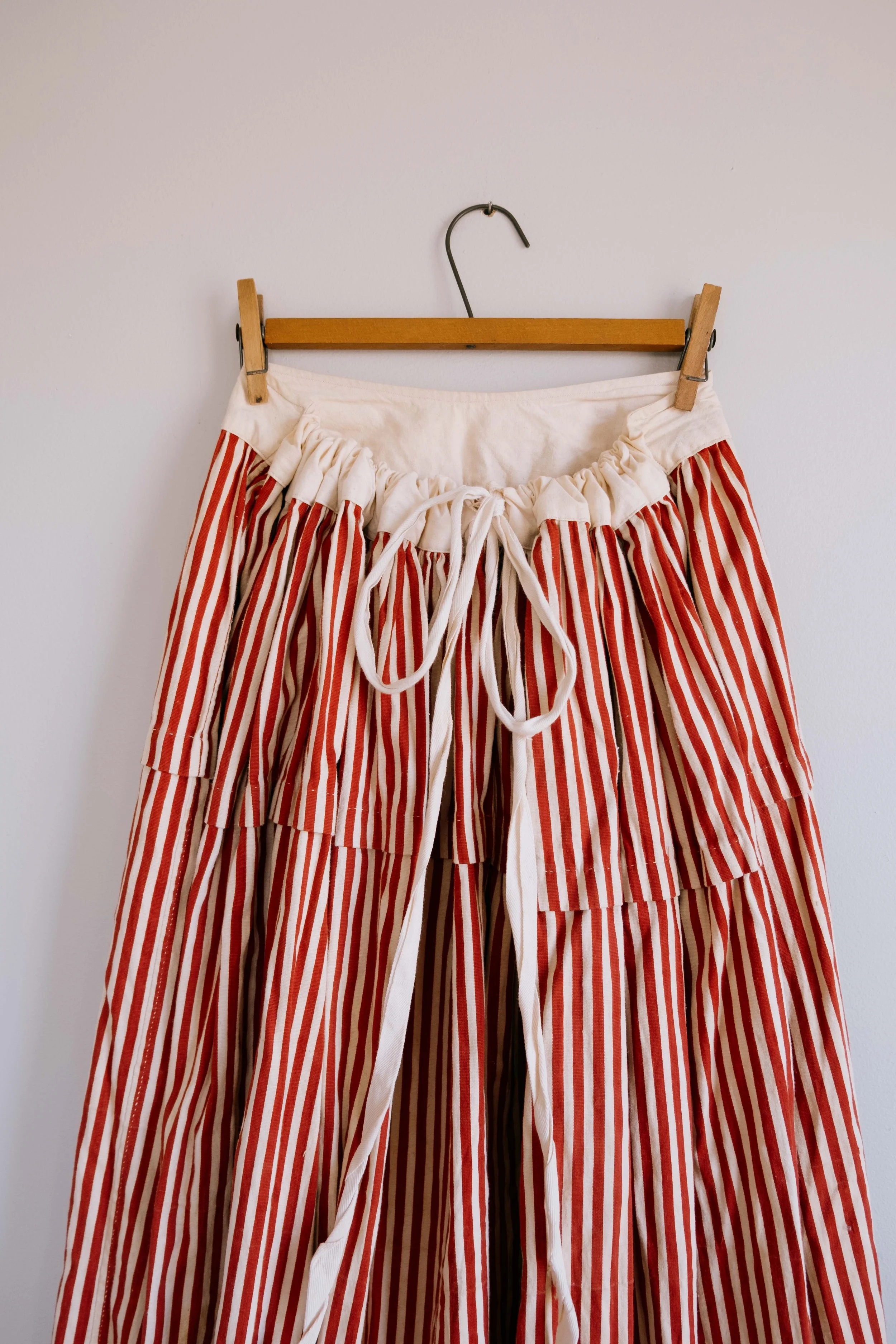 folkling-1900s-red-striped-skirt-9.jpg