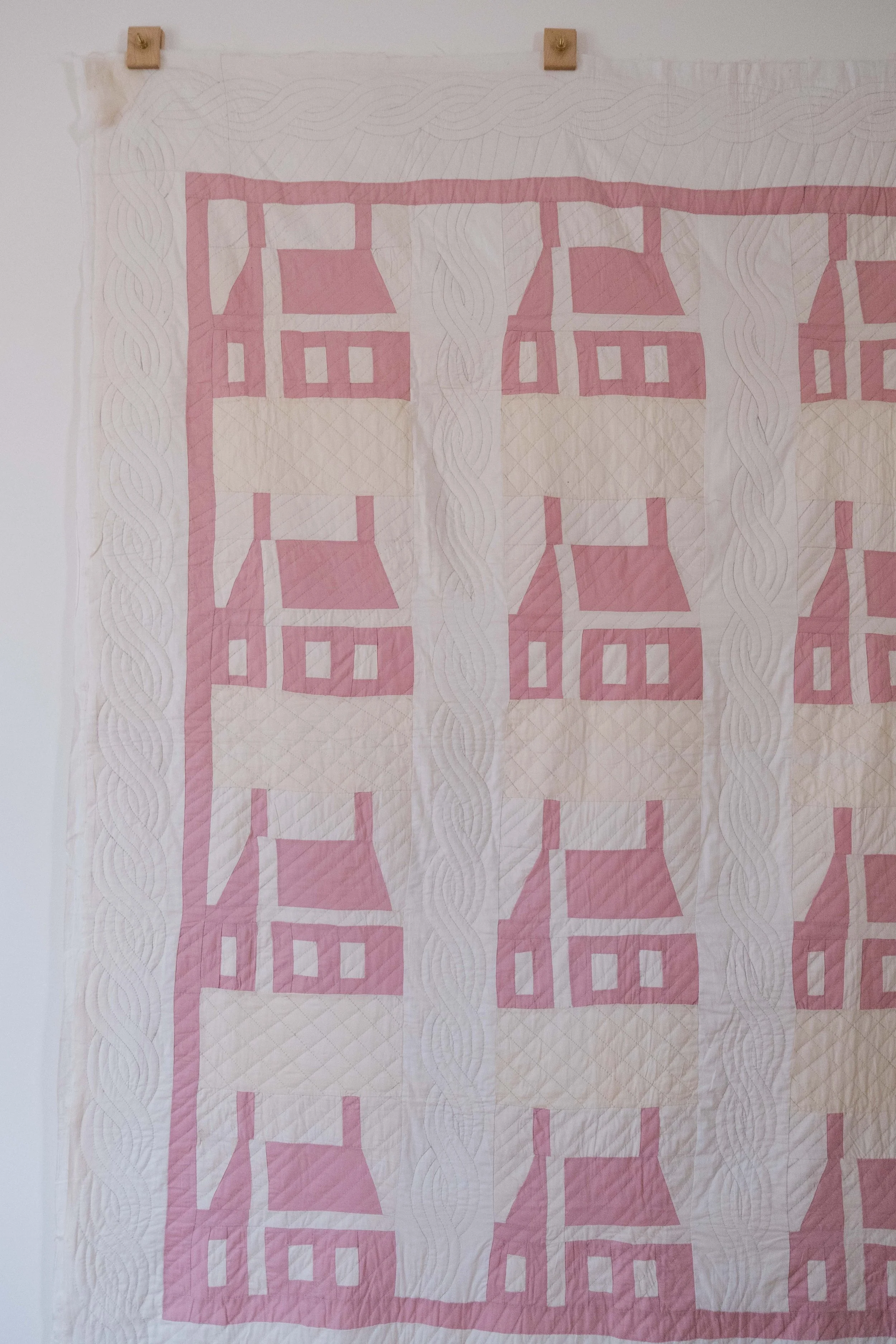 antique-pink-schoolhouse-quilt-folkling-4.jpg