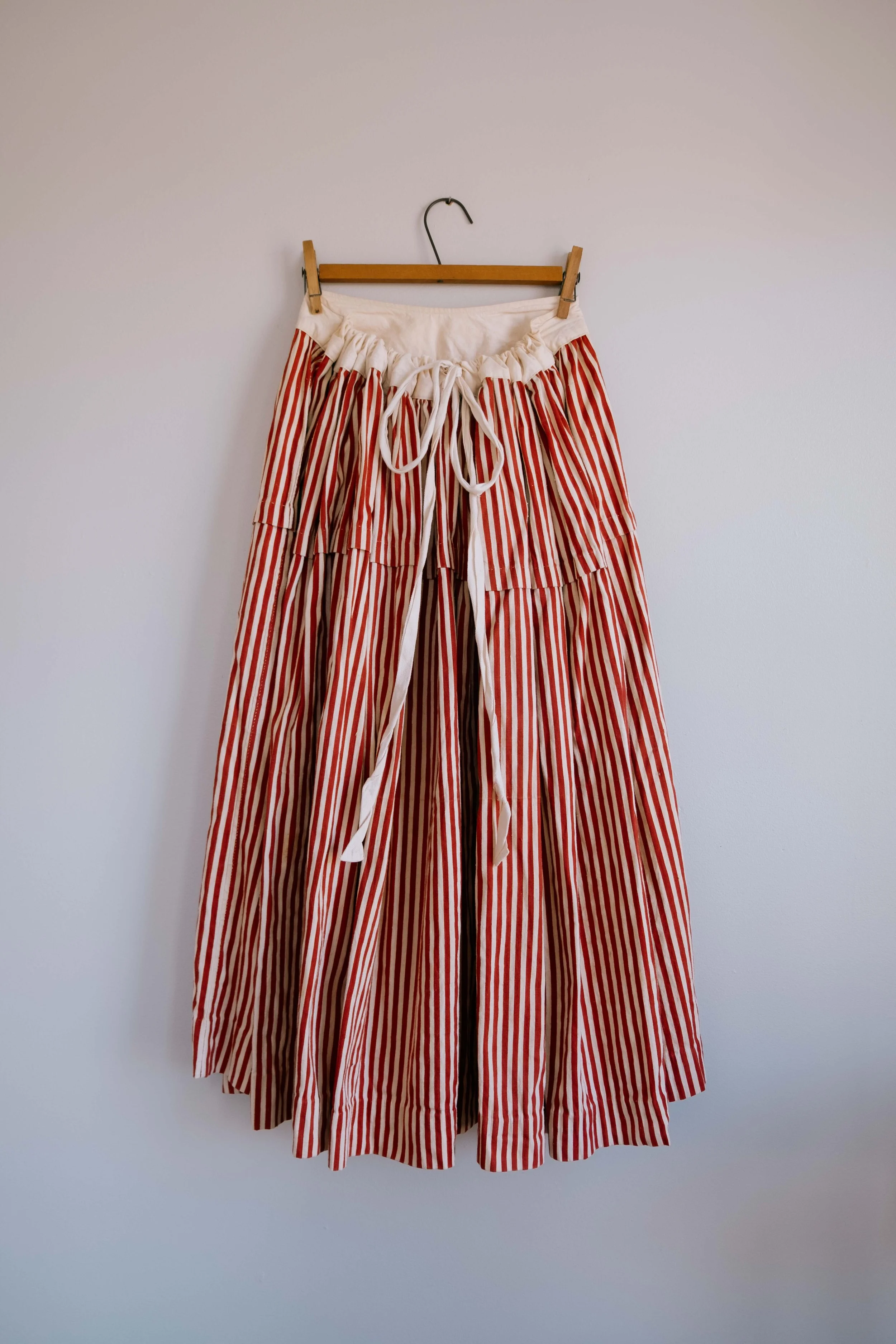 folkling-1900s-red-striped-skirt-8.jpg