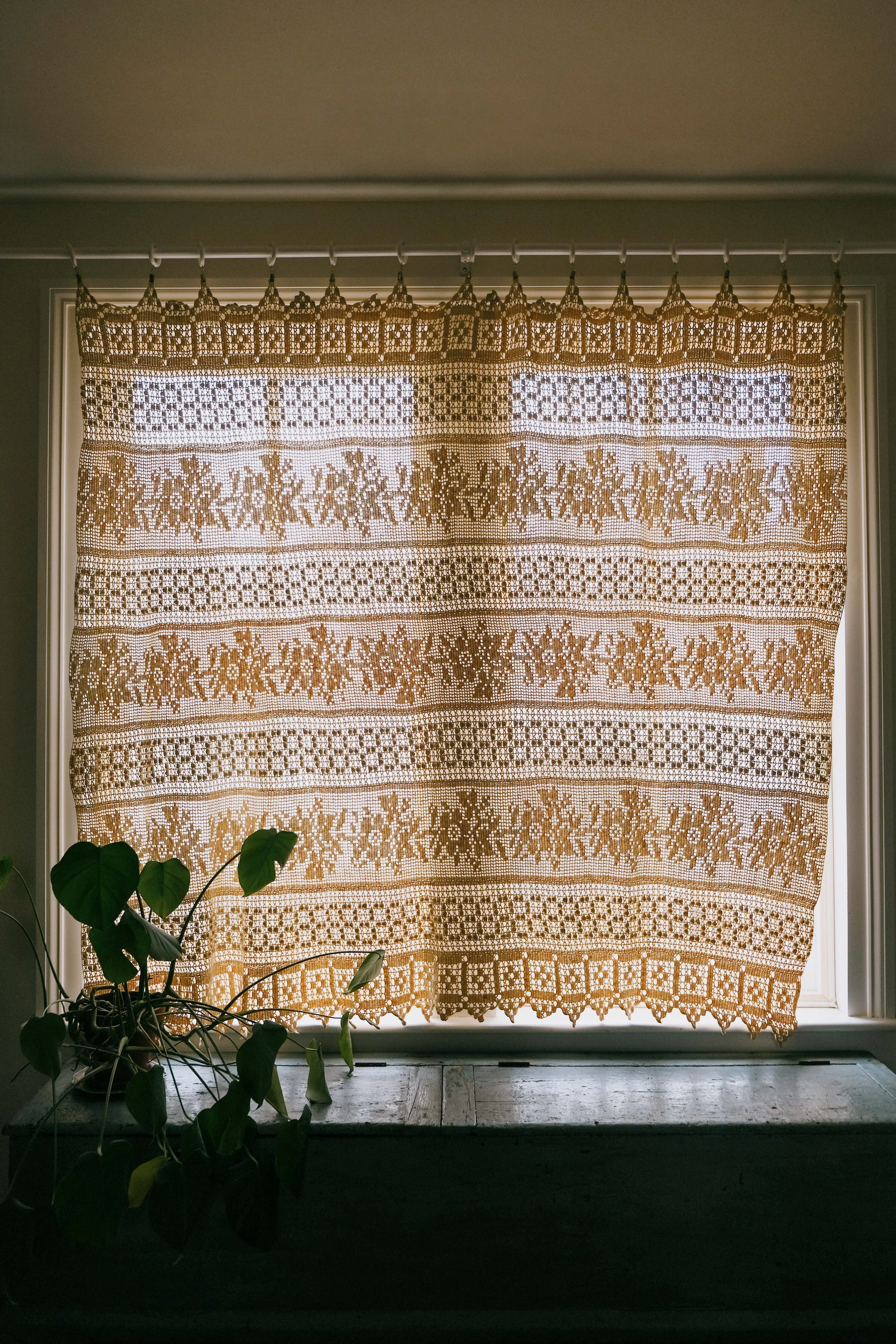 folkling-crochet-curtain-2.jpg