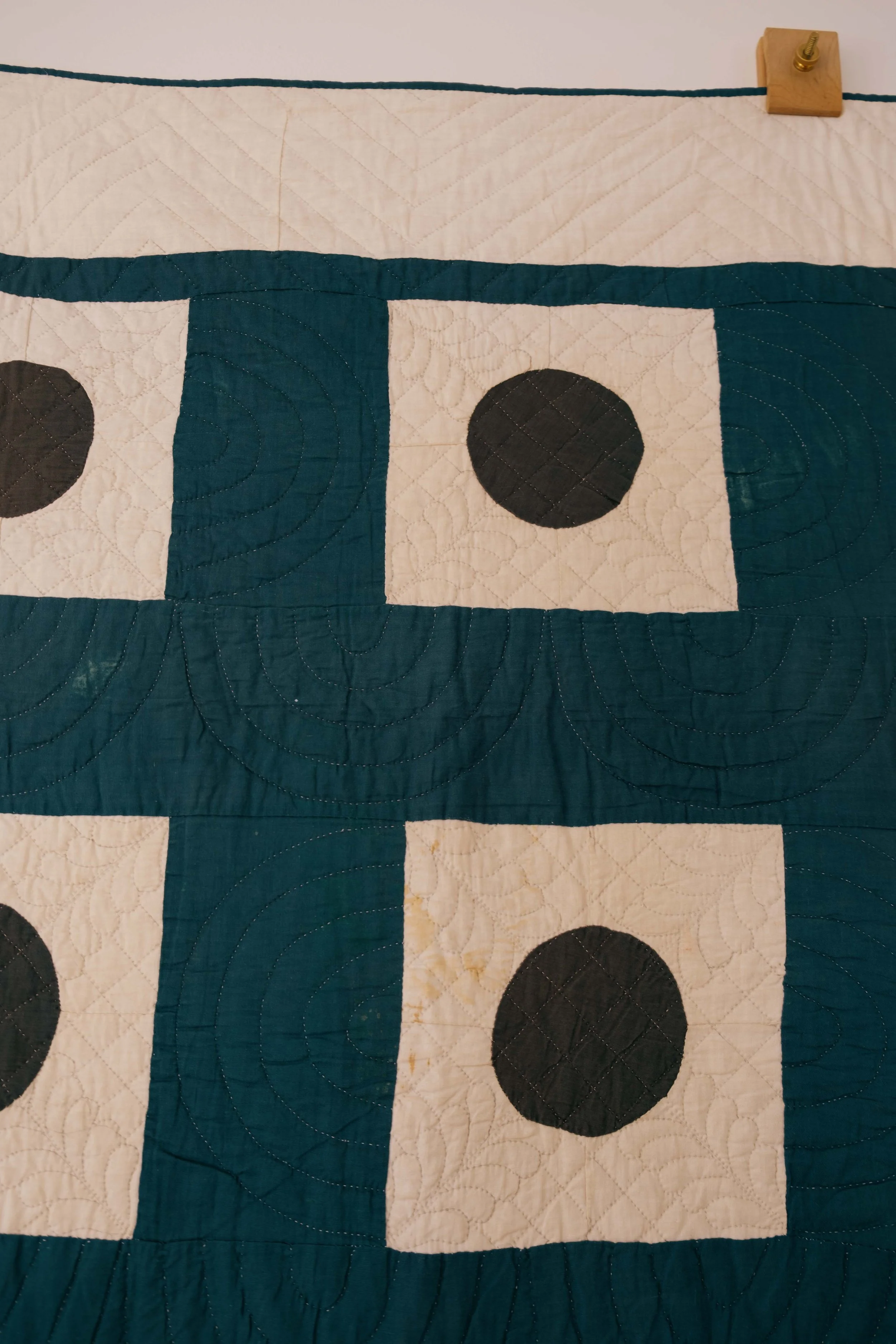 Folkling-1900s-blue-dot-quilts-12.jpg