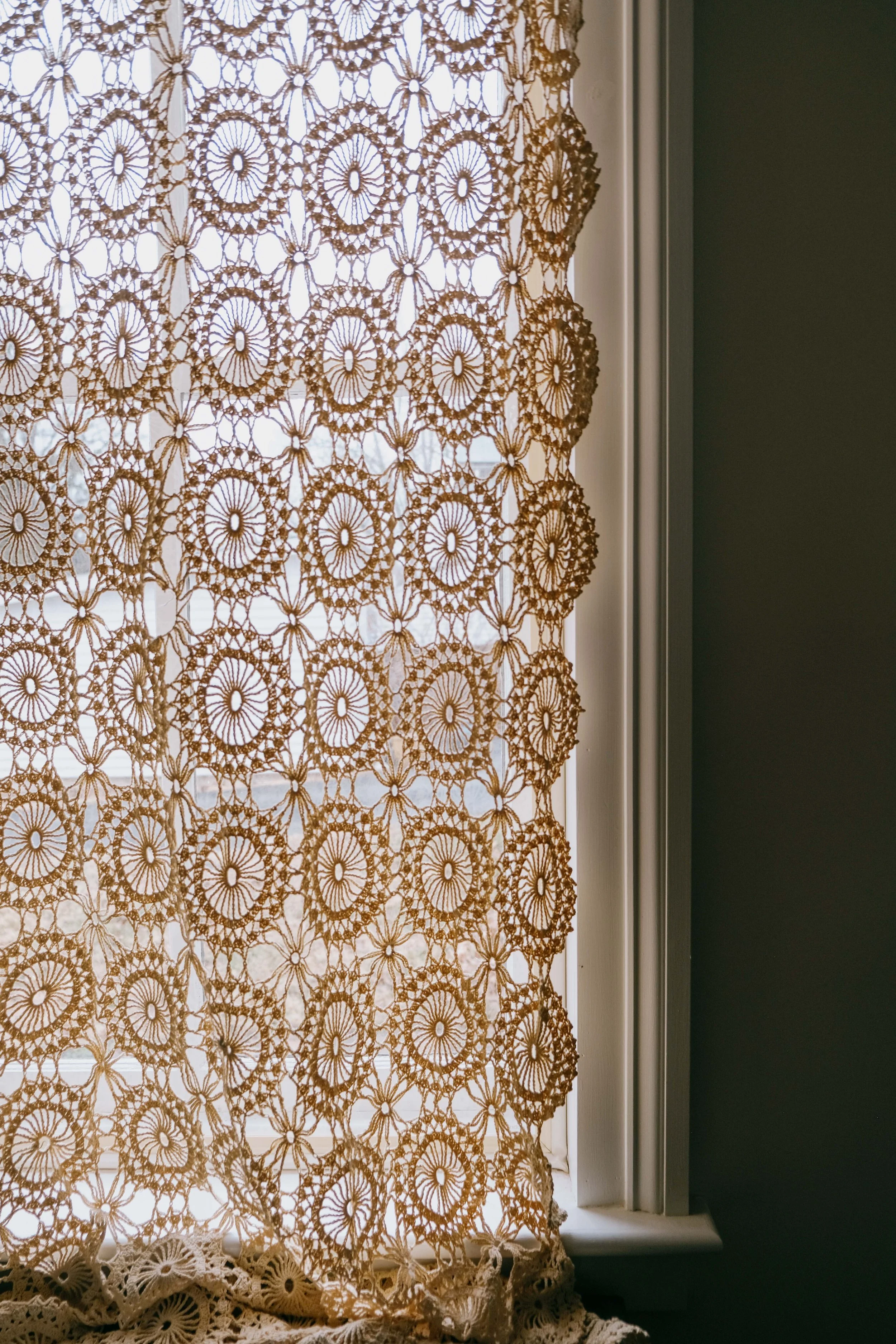 folkling-crochet-curtain-8.jpg