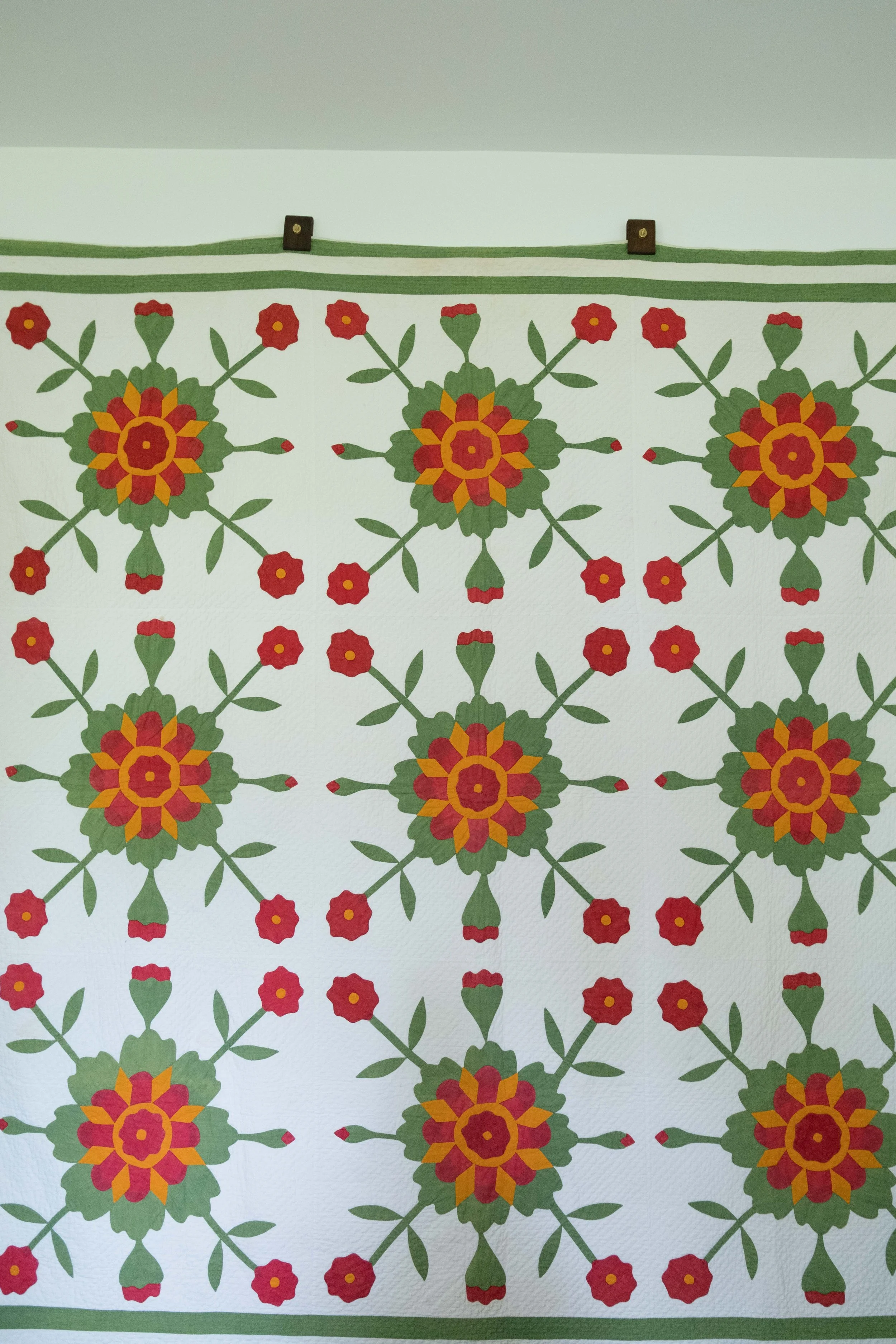 folkling-whig-rose-applique-quilt-5.jpg