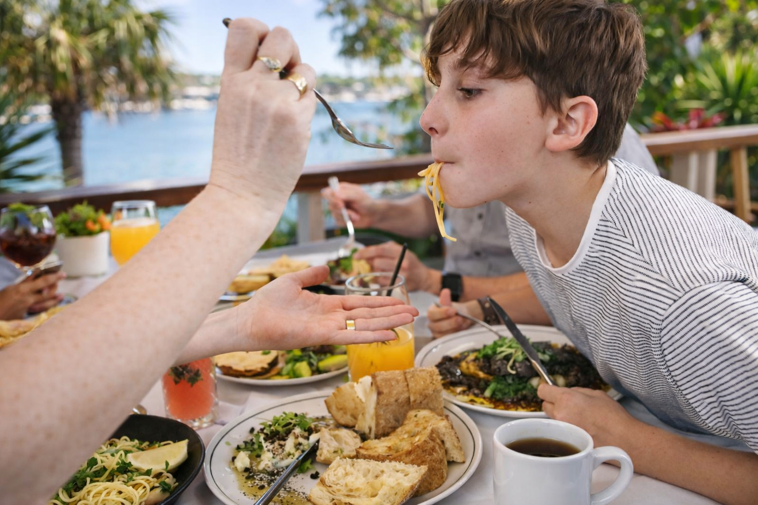 KIDS EAT FREE