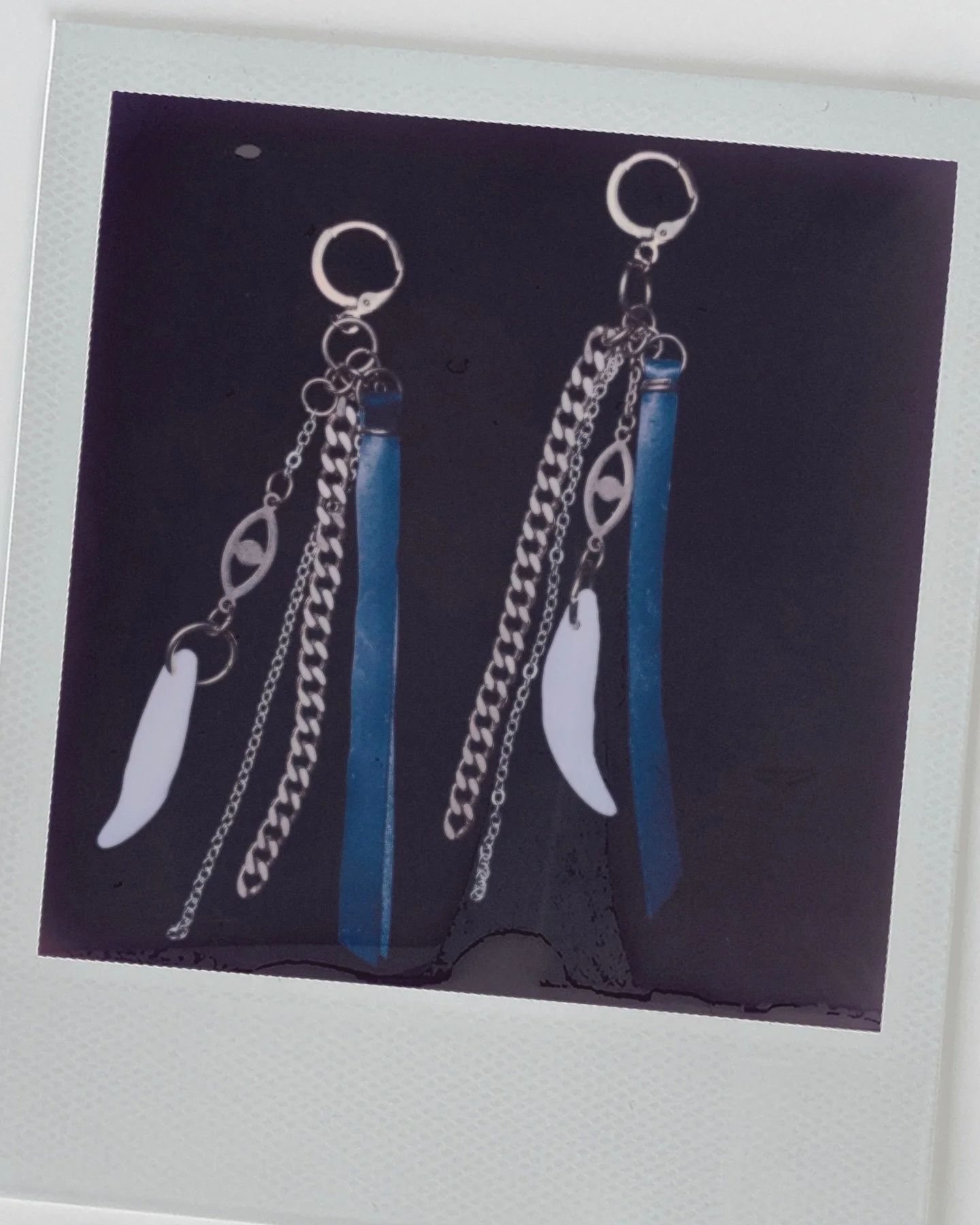 Brass chain and seeing eye earrings with tassels ✨🧁⛓️ Available next weekend at the Calgary Tattoo Festival - come find me at the @veil.of.the.moon booth 🖤 Website coming soon 🪶 #yyclife #yyclocal #calgaryisbeautiful #yyctattoos #calgarybuzz #calg