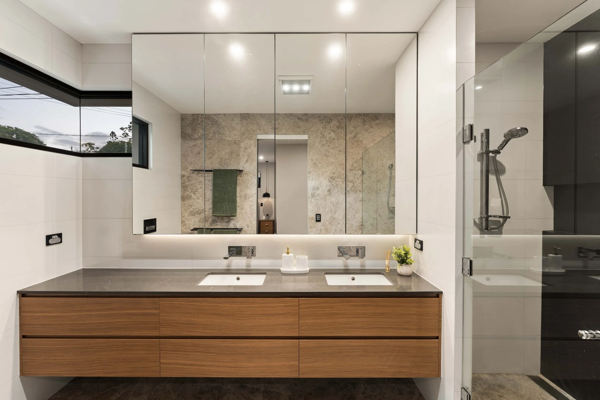 Road, Camp Hill [Internet]03.jpg