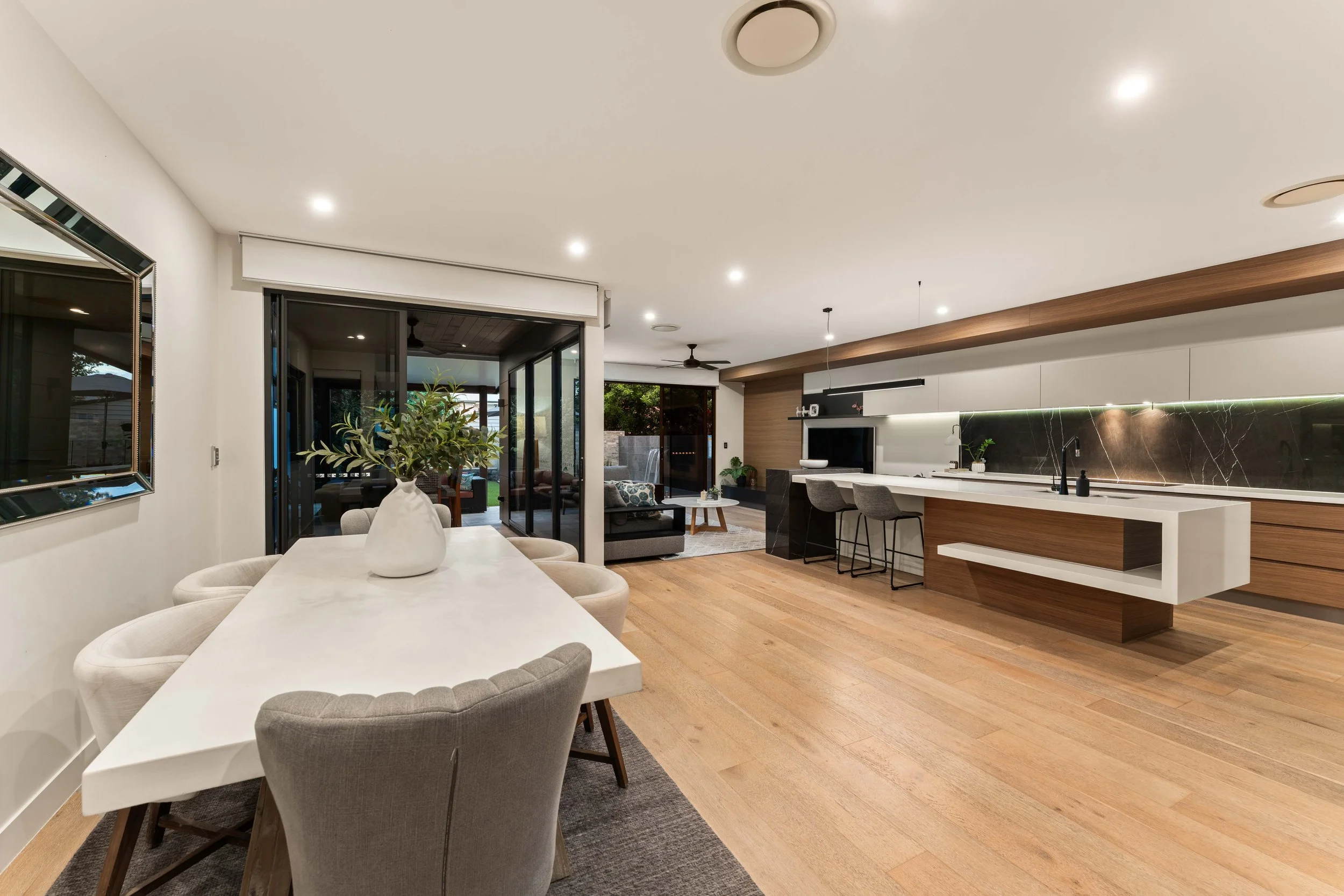 Road, Camp Hill [Internet]15.jpg