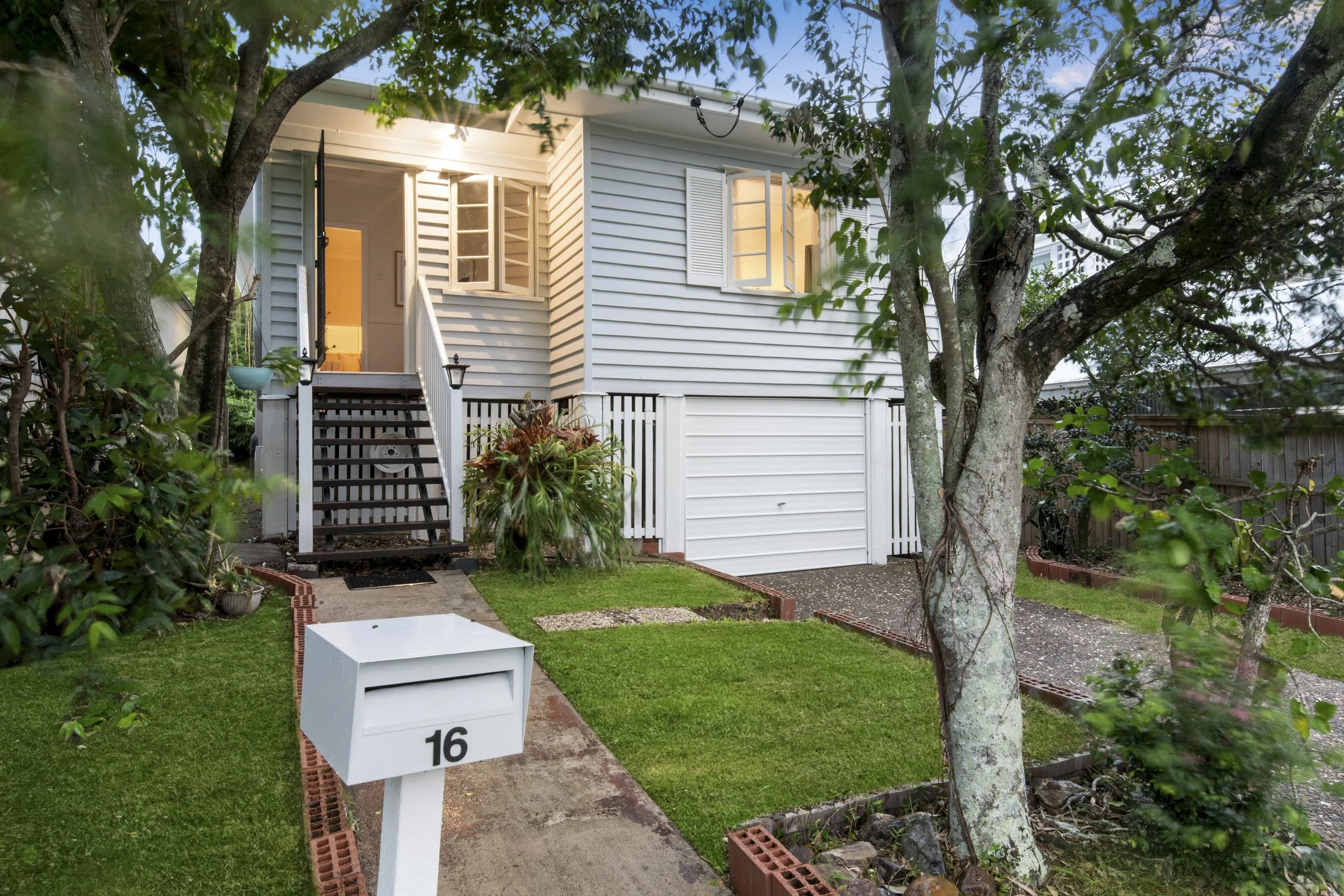 16 Wellstead Avenue, Coorparoo