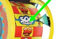Close-up of a slot machine displaying the number 20 with a green arrow pointing to a lever on the right side.
