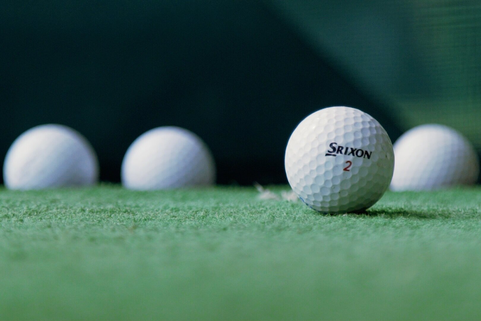golf-ball-on-matt