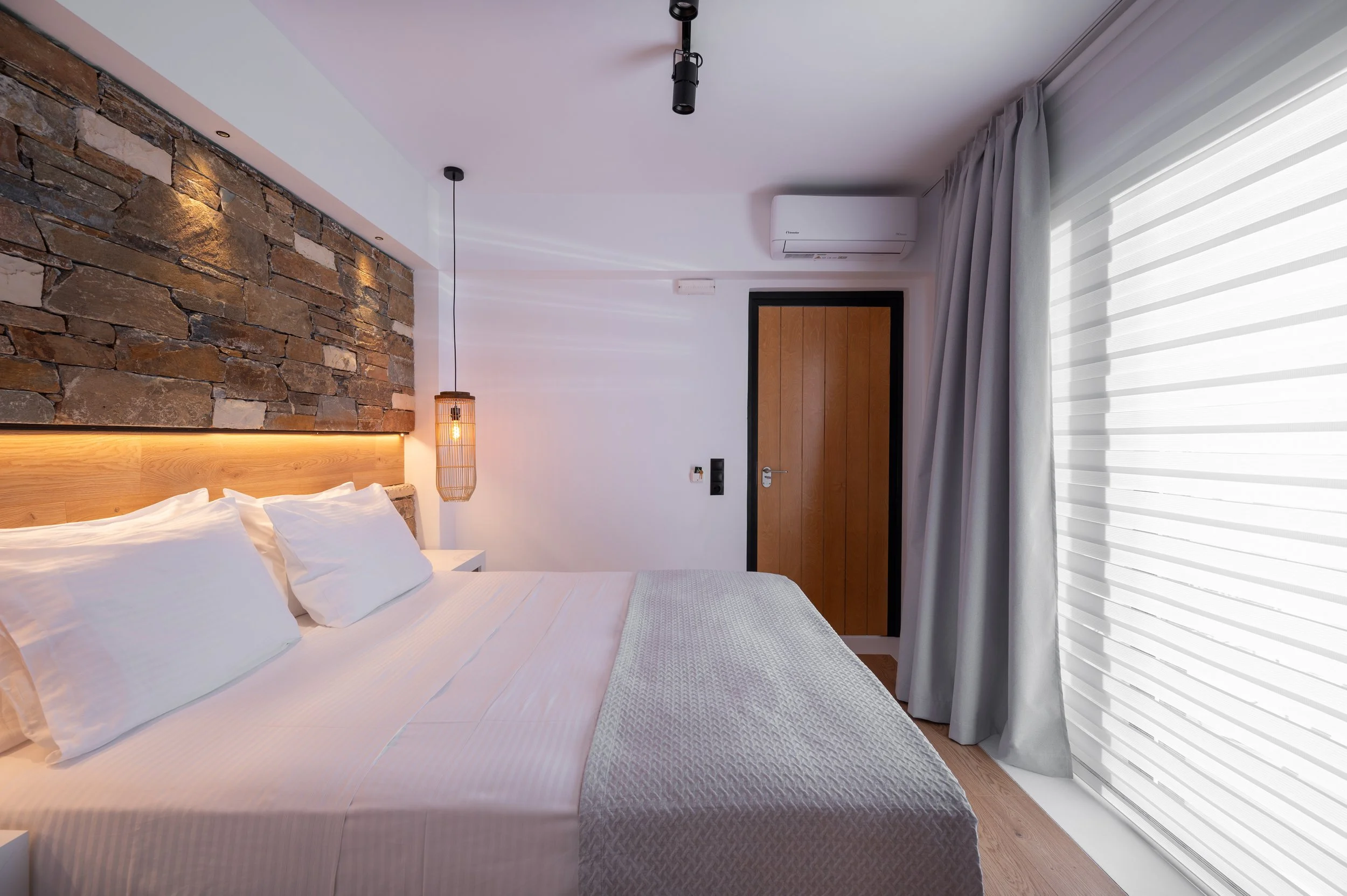 Single Occupancy Deposit: €500 (non-refundable)