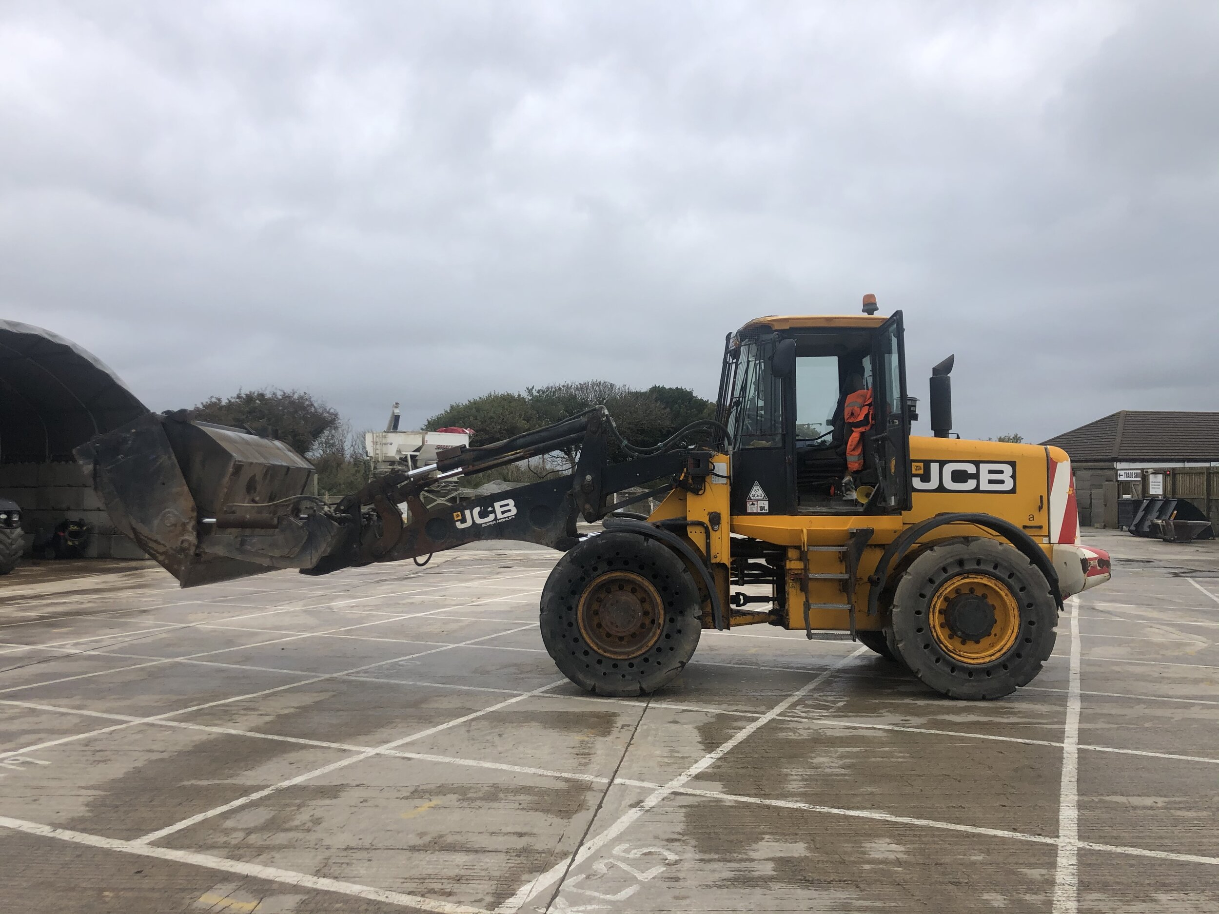 Larry the LoaderLarry is semi retired these days due to his age. We do get him out weekly just to keep up his morale and ensure he won't seize up, even though he's semi retired he still loads trucks really well due to his high tip capability.