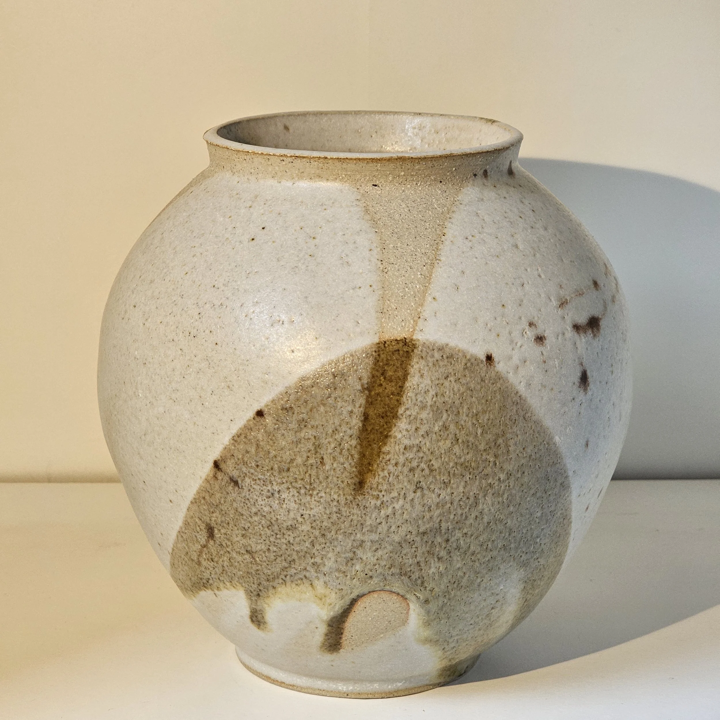 Large Moon Jar Faux Ash Dolomite glaze James T Smith seventh circle artworks aesthetics birmingham 2.jpg