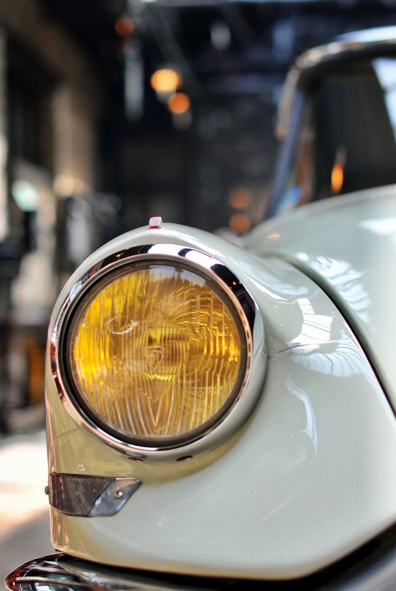 1958 DS 19. Champagne & Aubergine 