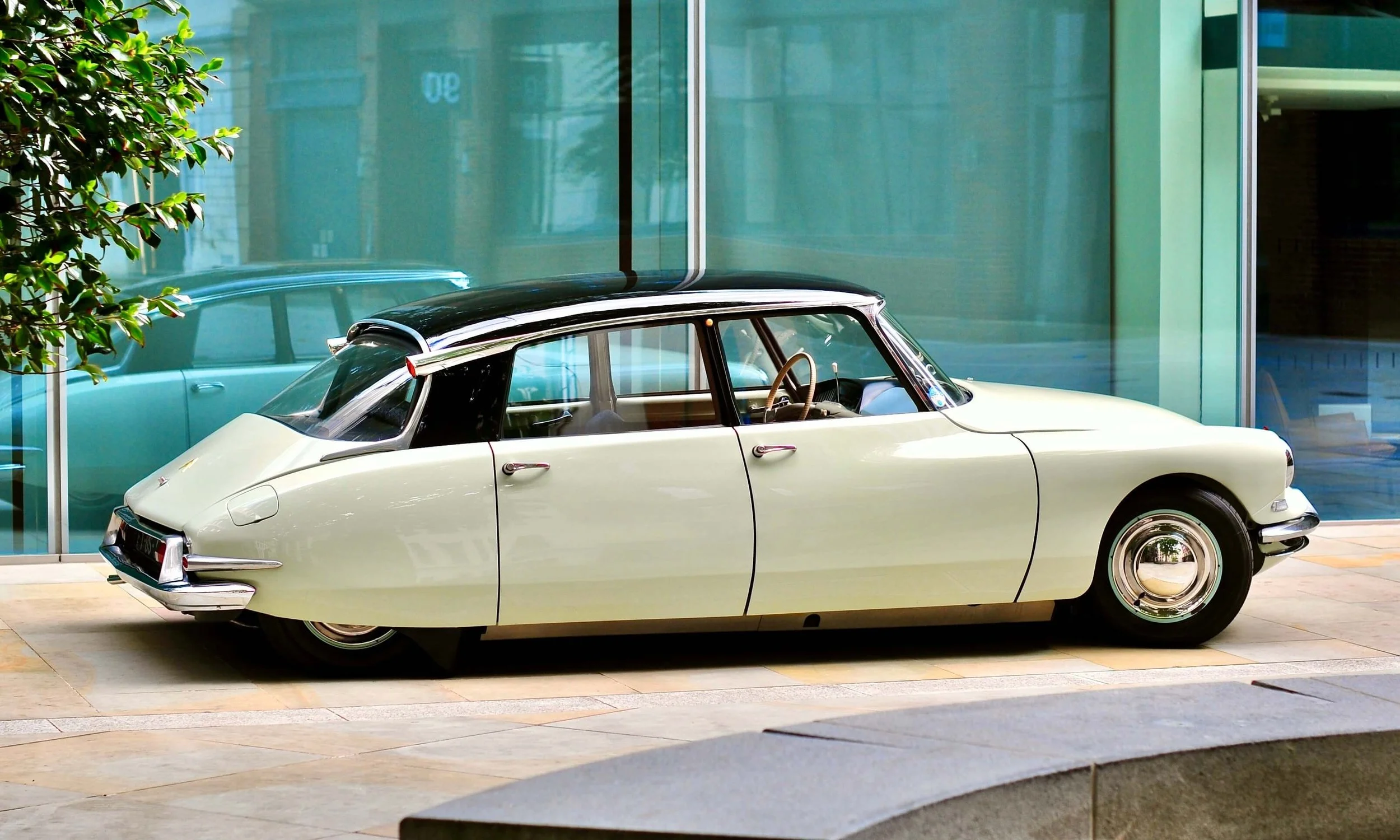 DS 19 - May 1958.  Champagne & Aubergine 