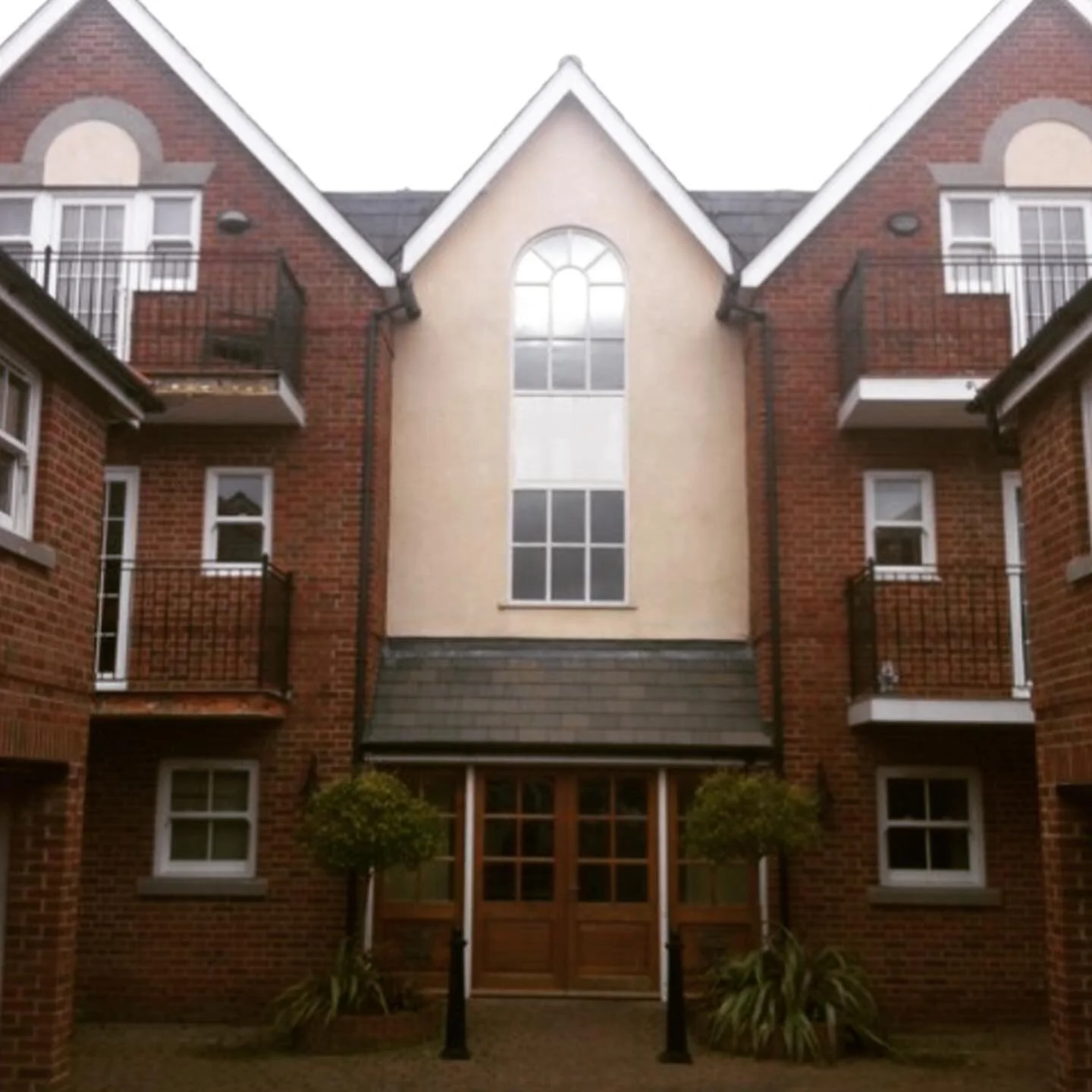 This town centre development consisted of two detached one-bedroom apartments with vaulted ceilings and lower level parking along with a block of six two-bedroom apartments with balconies to front and rear. The project was finished to a high standard