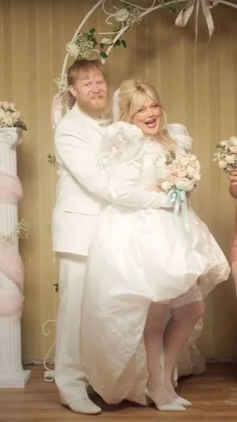 Elle-King-Miranda-Lambert3-0ed2f7d55d714a20820f0ce19e0f5d4d.jpg