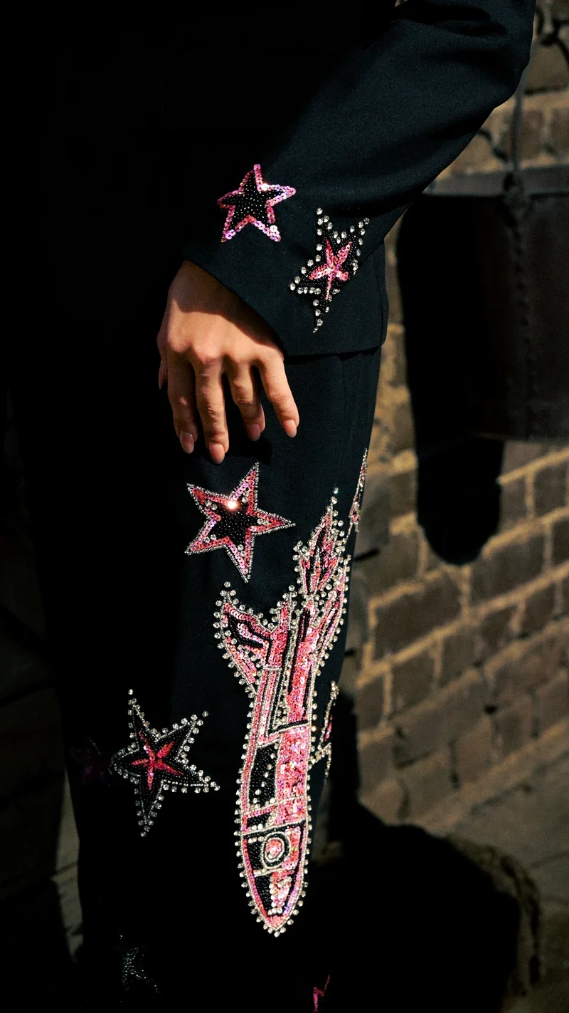 ROCKETMANSUITDETAILS_800x.webp