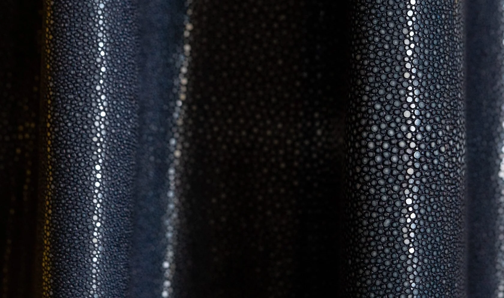 Alma_Leather_Shagreen_Indigo_02-1680x995.jpg