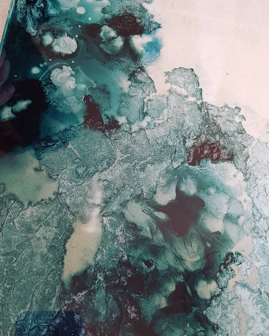 Bespoke Furniture Finishes - Verre Eglomise - Hand Painted Glass with Gold Leaf