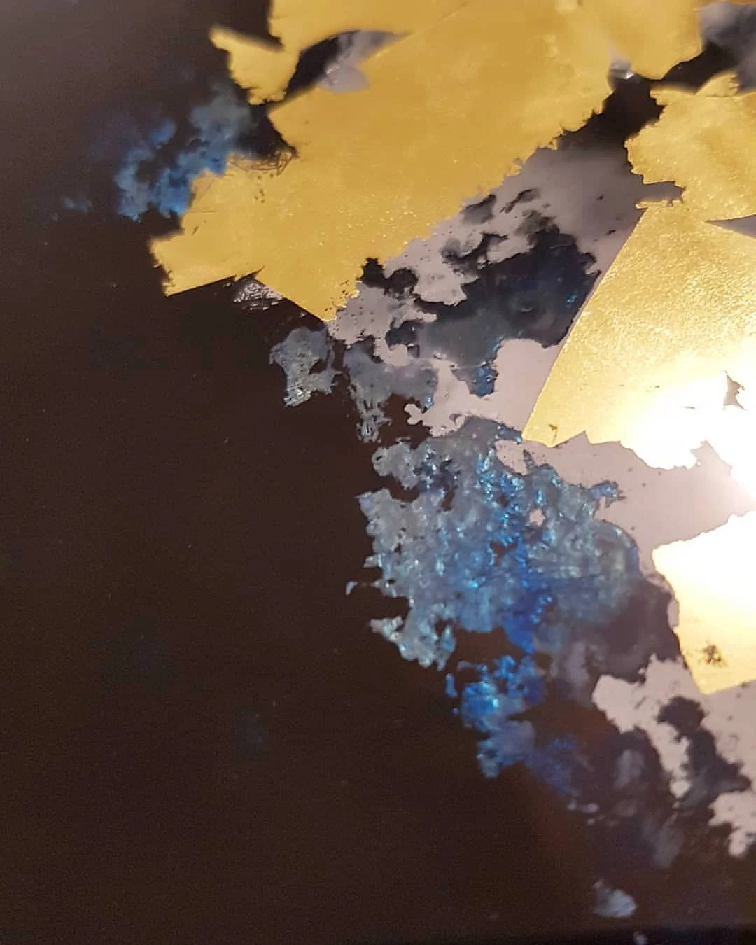 Bespoke Furniture Finishes - Verre Eglomise - Hand Painted Glass with Gold Leaf