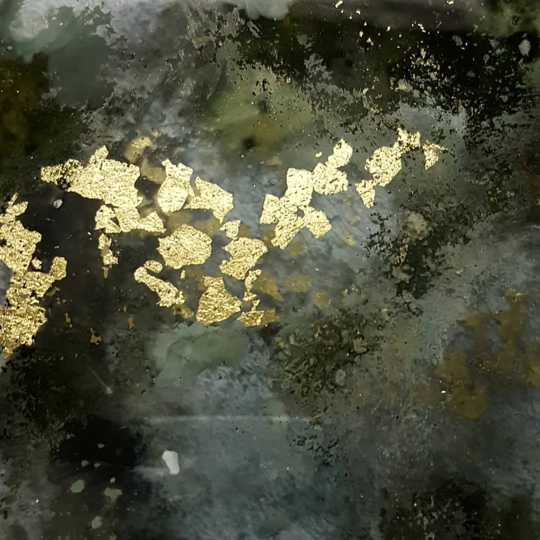 Bespoke Furniture Finishes - Verre Eglomise - Hand Painted Glass with Gold Leaf