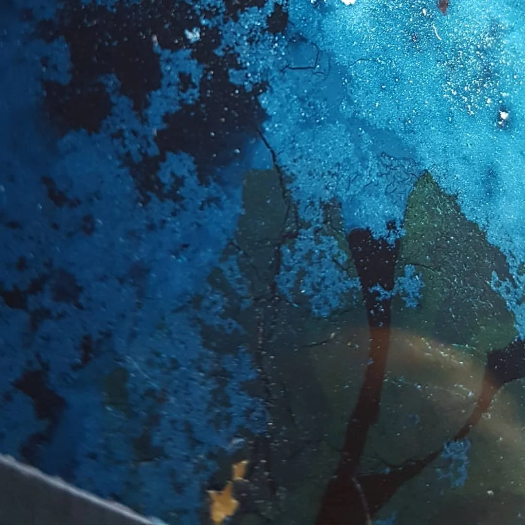 Bespoke Furniture Finishes - Verre Eglomise - Hand Painted Glass with Gold Leaf