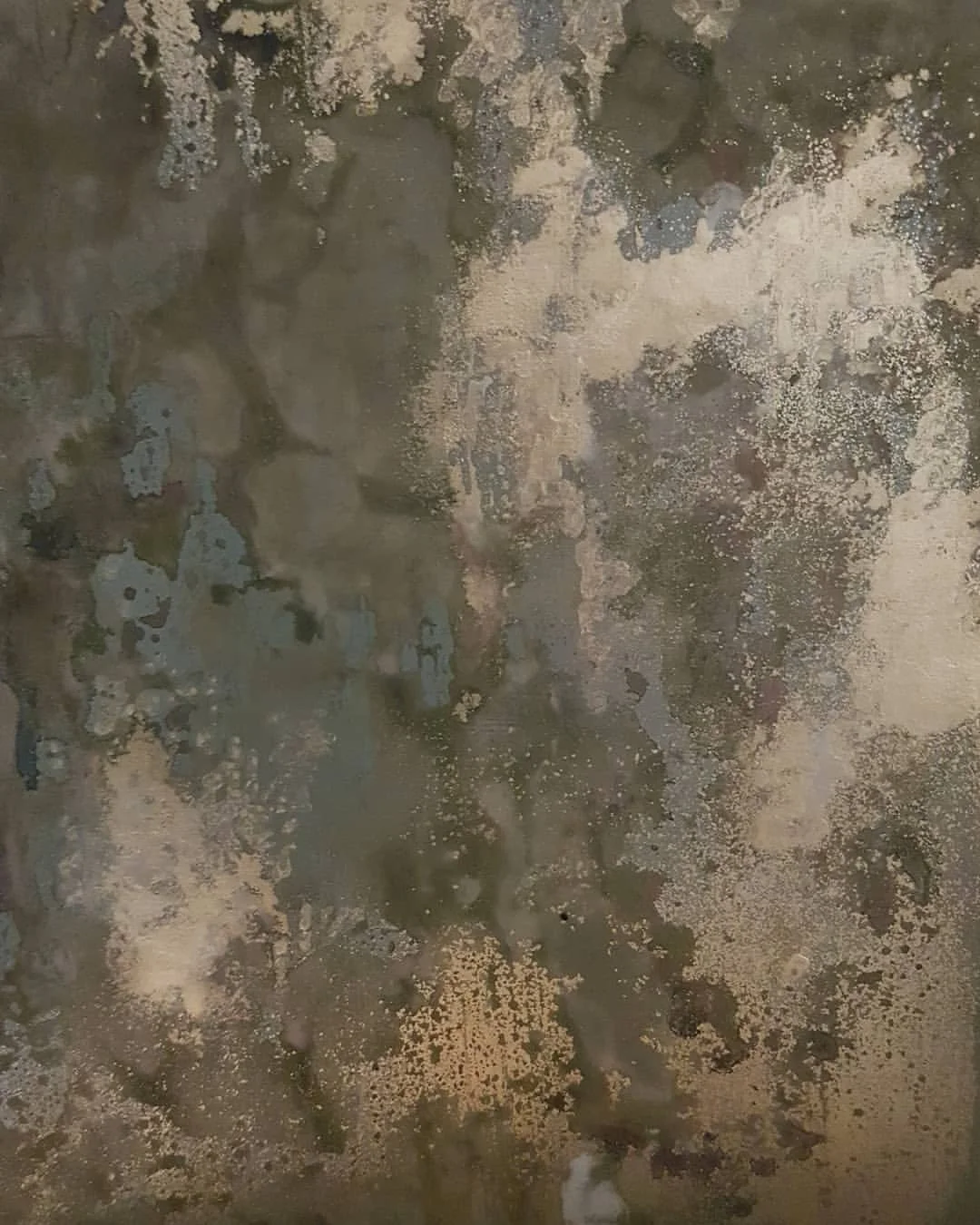 Bespoke Furniture Finishes - Verre Eglomise - Hand Painted Glass with Gold Leaf