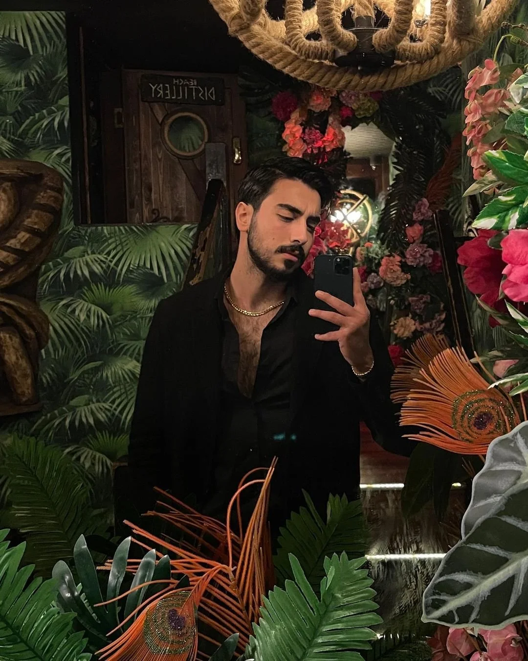 TD - LK - Party in Polynesia 0404.jpg