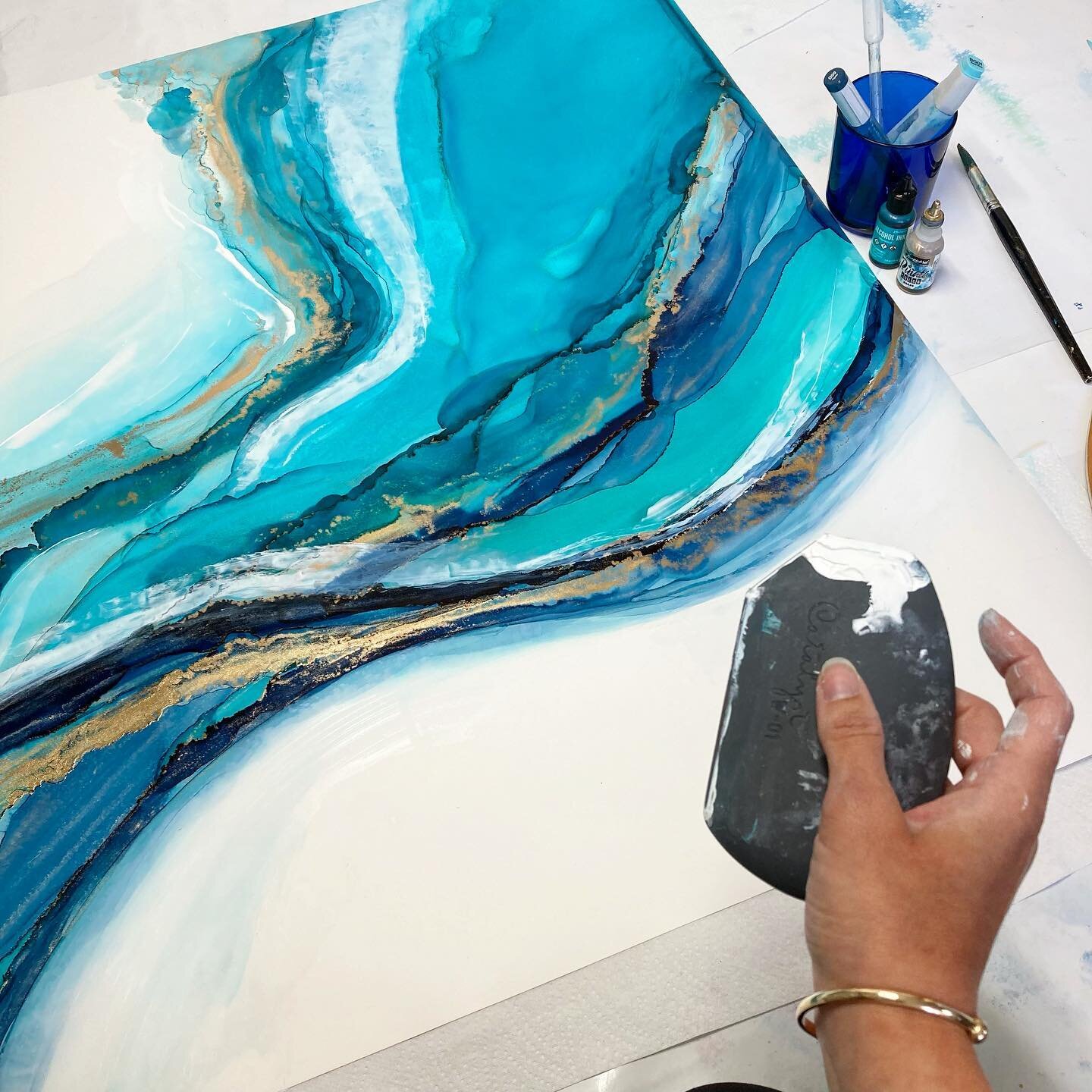 I&rsquo;m working on 2 large paintings in this colour scheme at the moment 🥰

I love the flow and movement of them and can&rsquo;t get enough of those gorgeous blues! 😍 I&rsquo;ve been experimenting with adding touches of white paint as layers on t