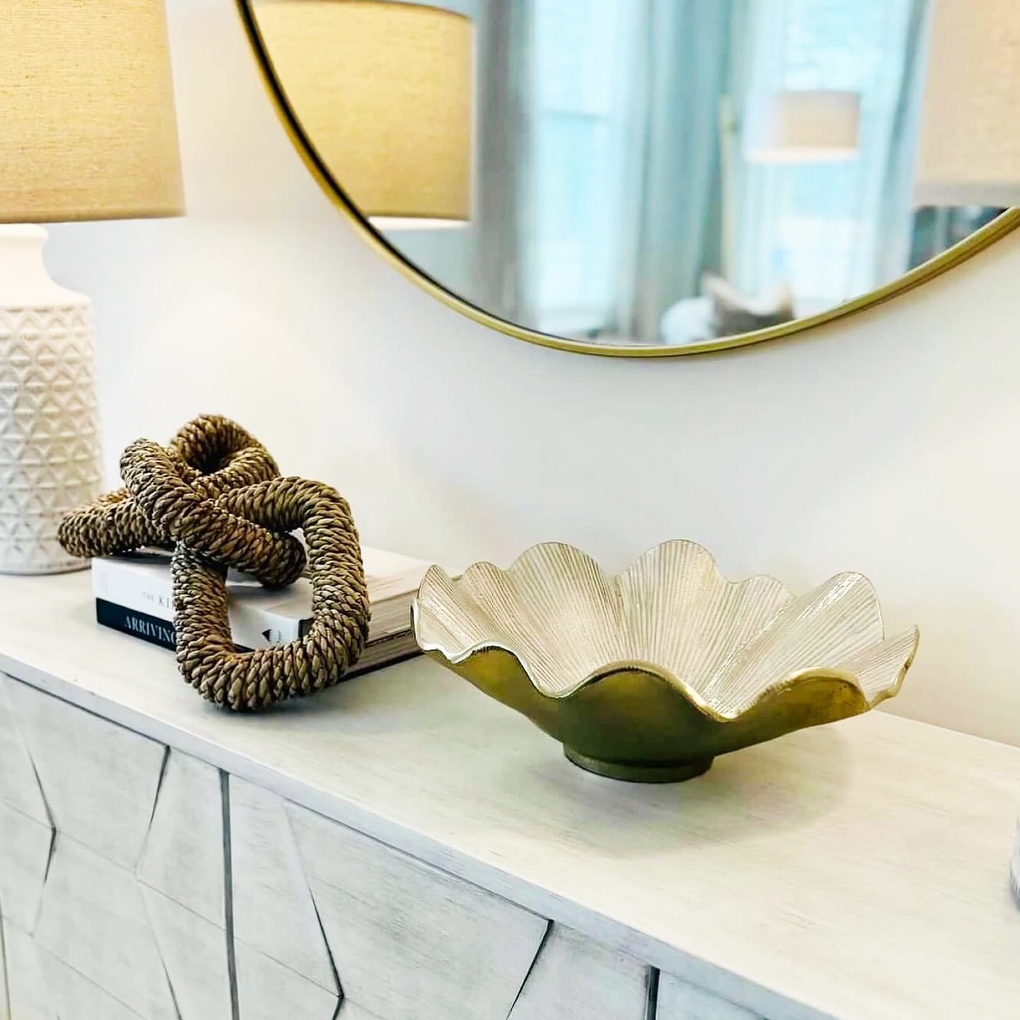 Hope everyone had a nice Memorial Day weekend! 🇺🇸 Client&rsquo;s come to us often saying &lsquo;we just need it all pulled together!&rsquo; The little touches, details and finishings we bring along to the point of install and incorporate in with ex