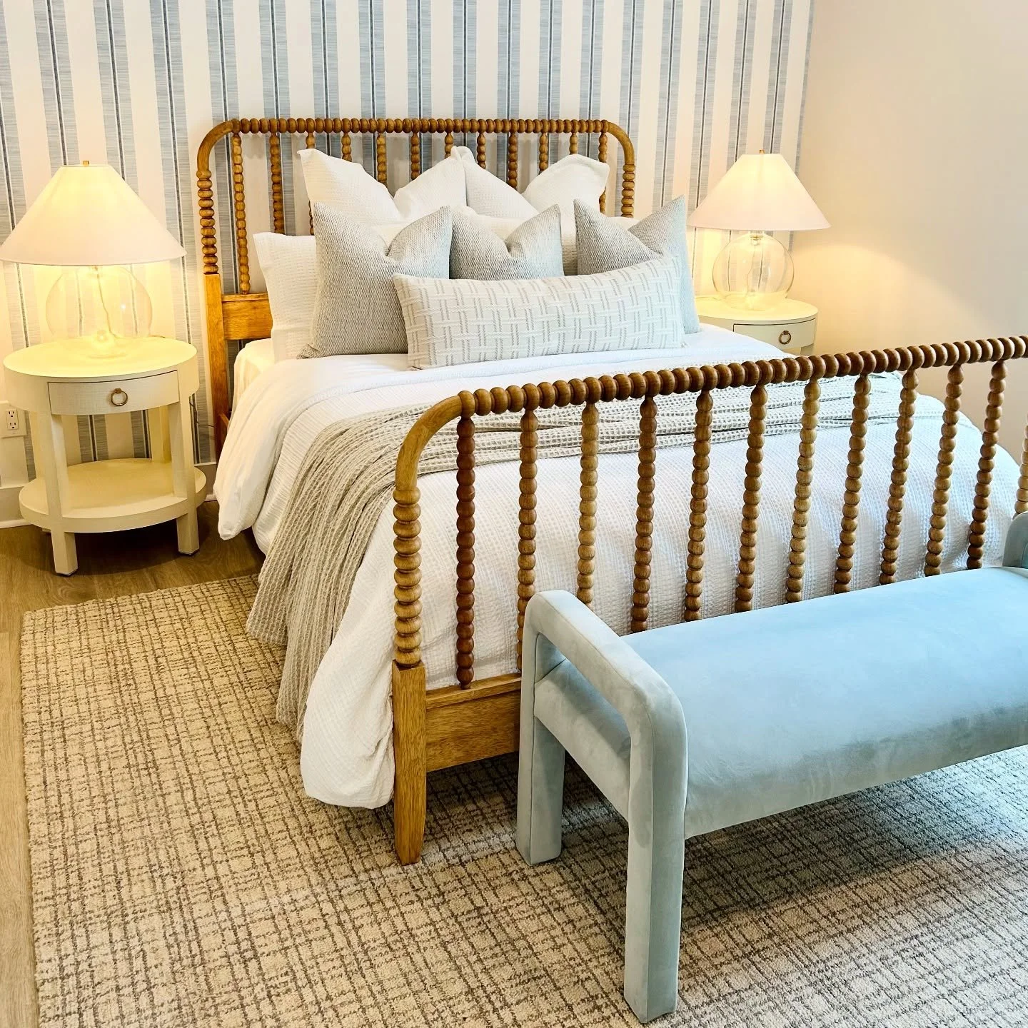 A guest room coastal retreat! 🌊