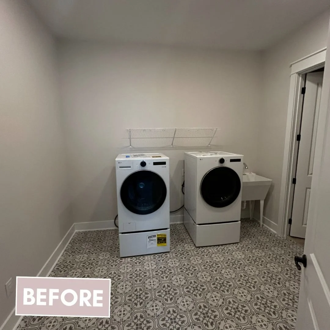 Total transformation! 👏🏻 We fully customized this new construction laundry room and rear entryway - from blank slate to beyond functional, packed with detail, and a true dream space for our clients to enjoy! ❤️