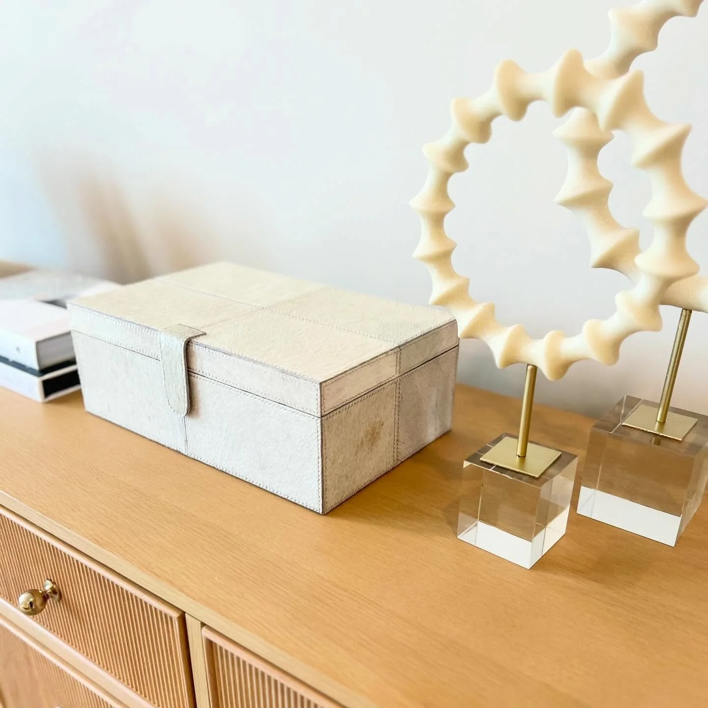 We source all the right finishing touches, coastal elegance! ✨